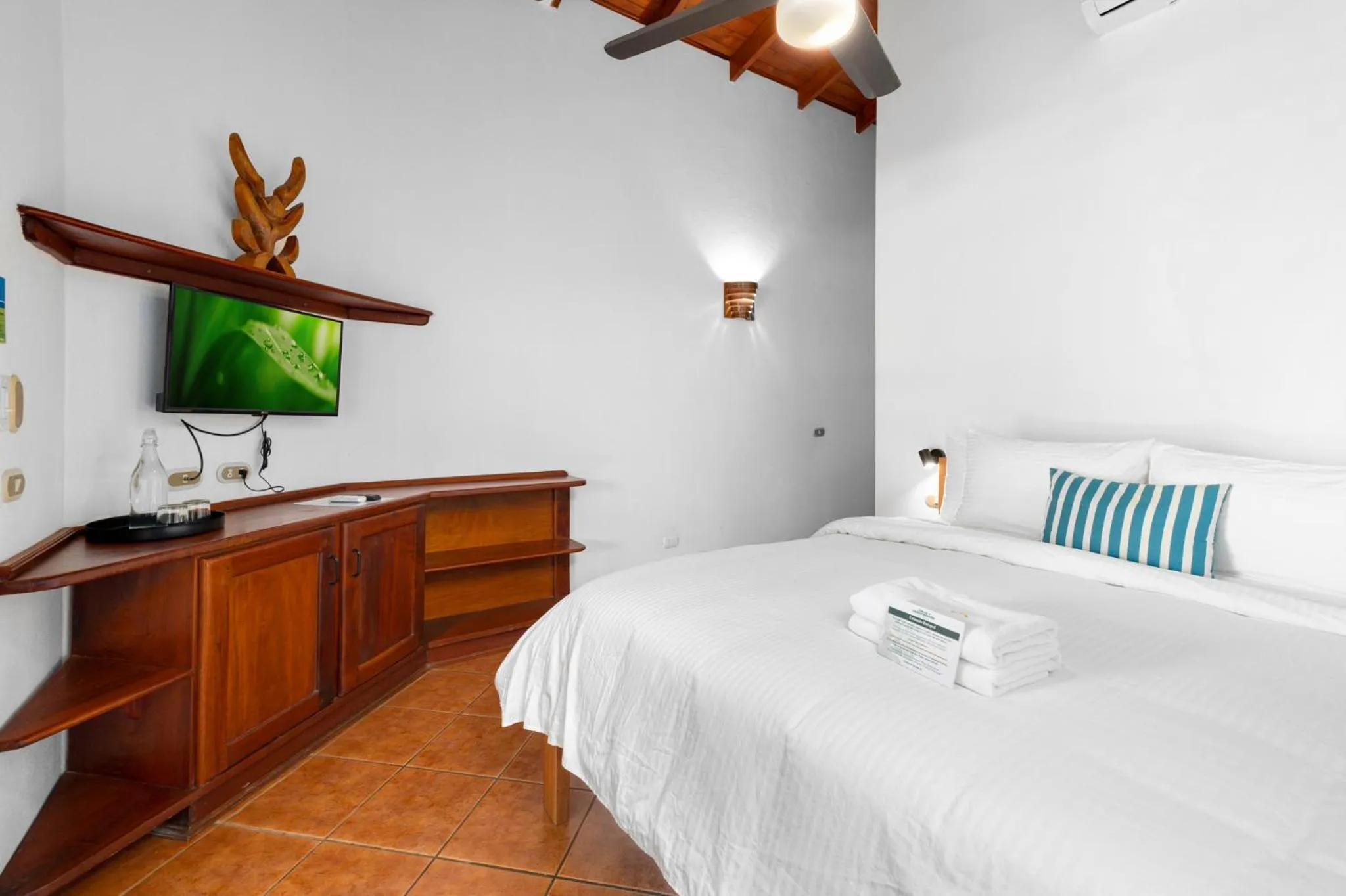 Communal lounge/ TV room, Bed in Bahia Esmeralda Boutique Hotel & Villas