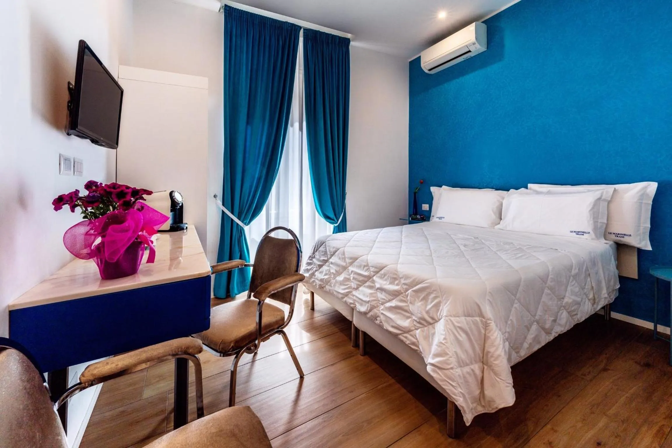 Photo of the whole room, Bed in Le Marinelle Aff Trani