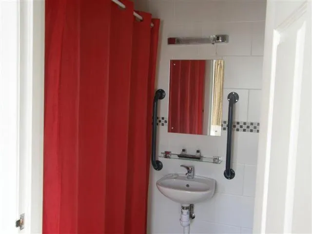 Bathroom in Travelrest Fareham Solent Gateway