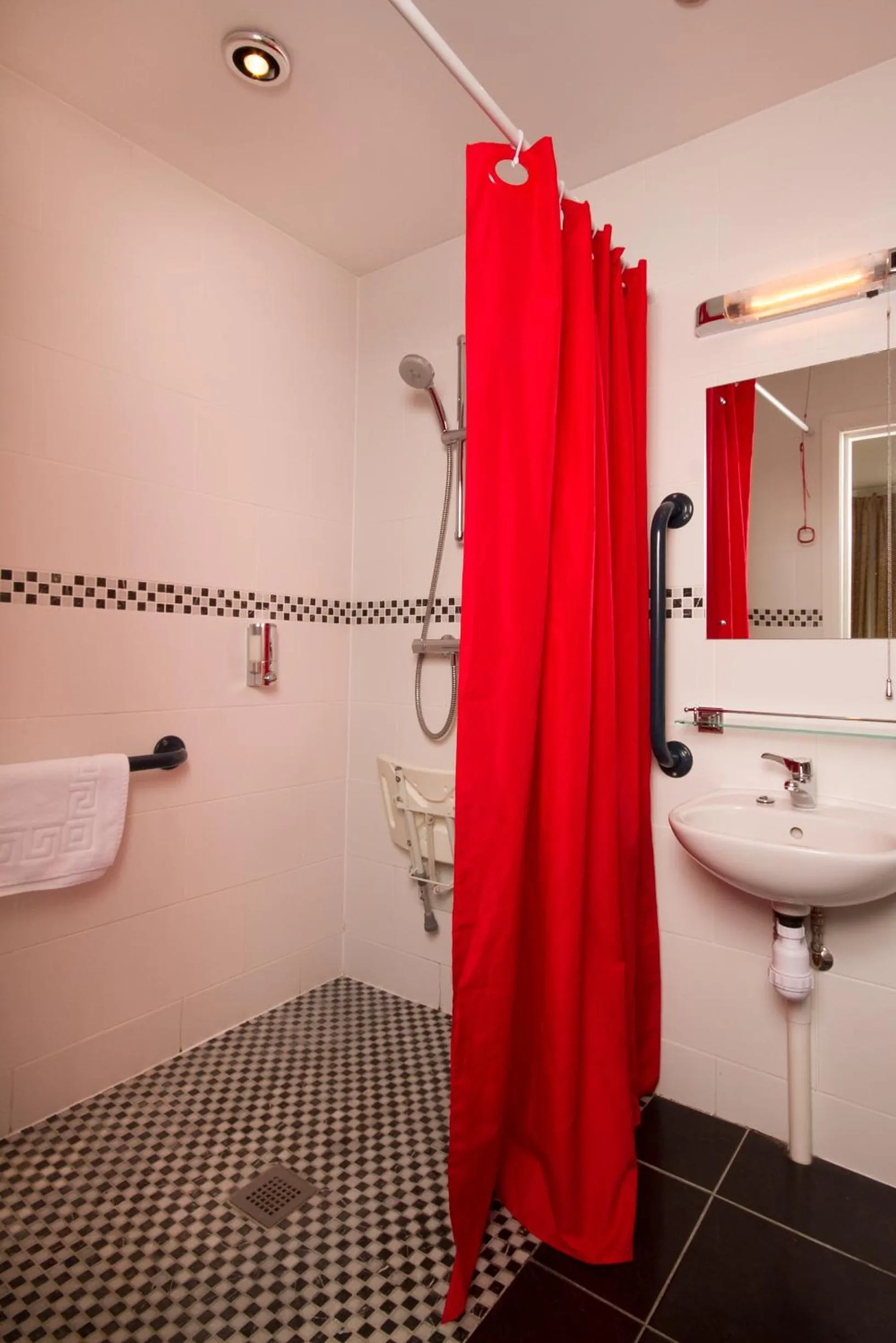 Bathroom in Travelrest Fareham Solent Gateway