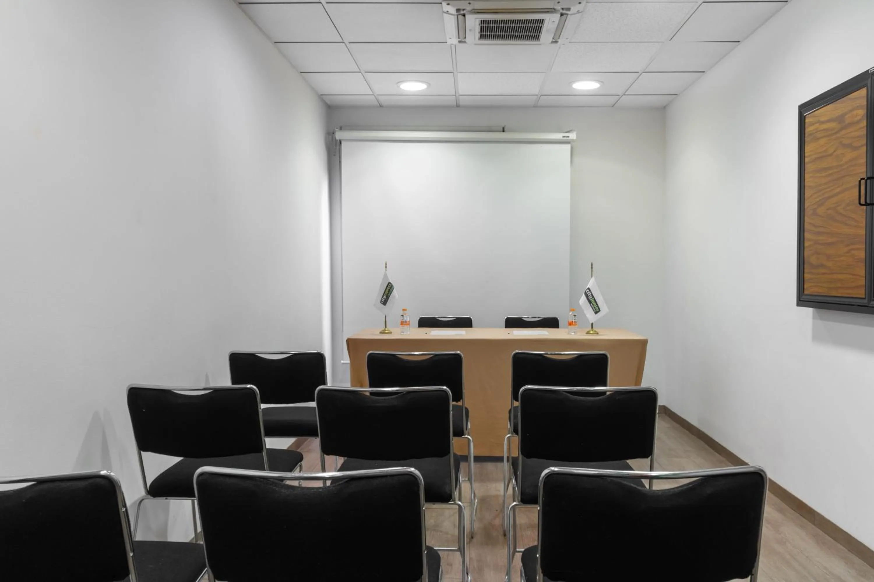 Meeting/conference room in City Express Junior by Marriott Tuxtla Gutierrez Poliforum