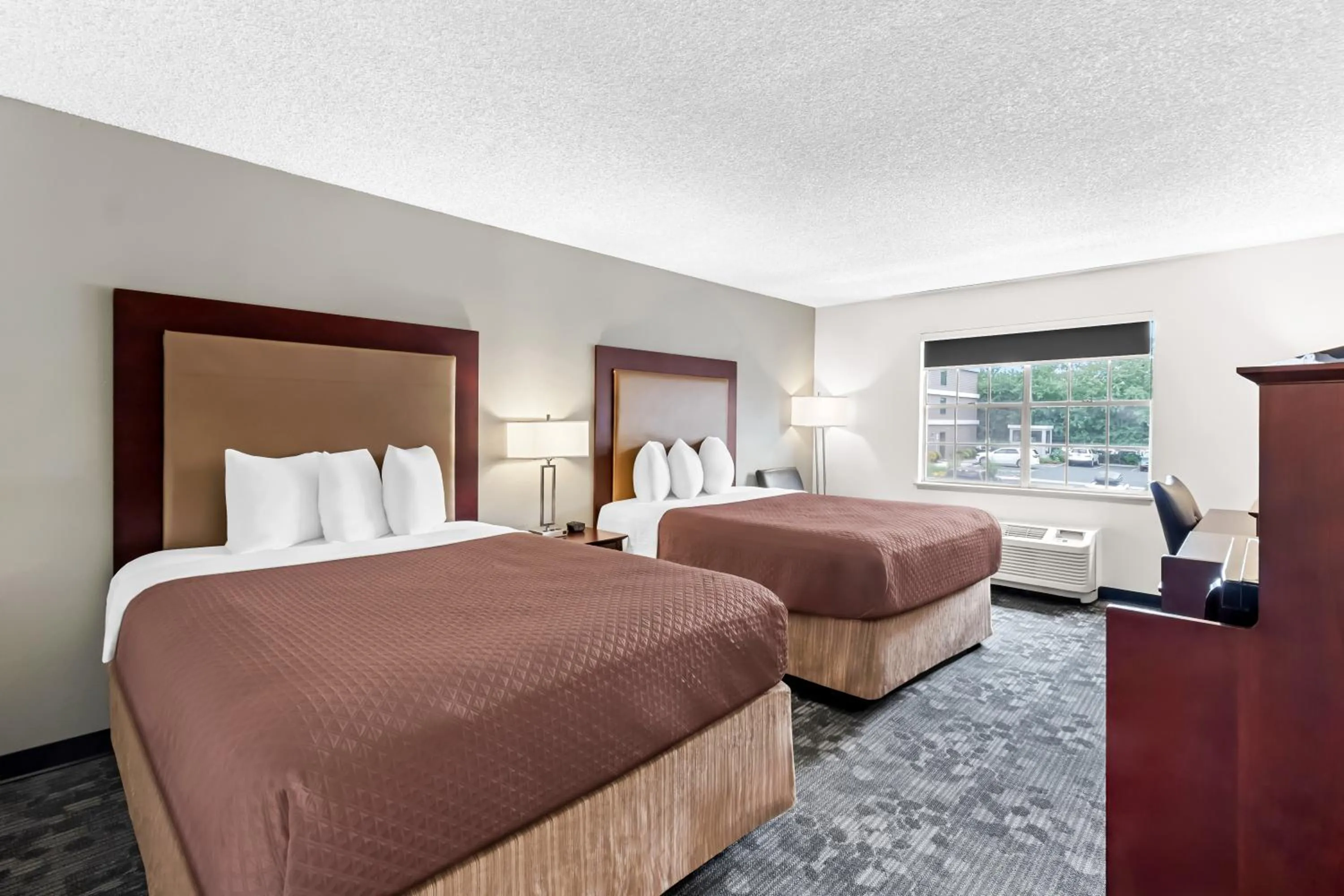 Bed in Red Lion Hotel Portland Airport