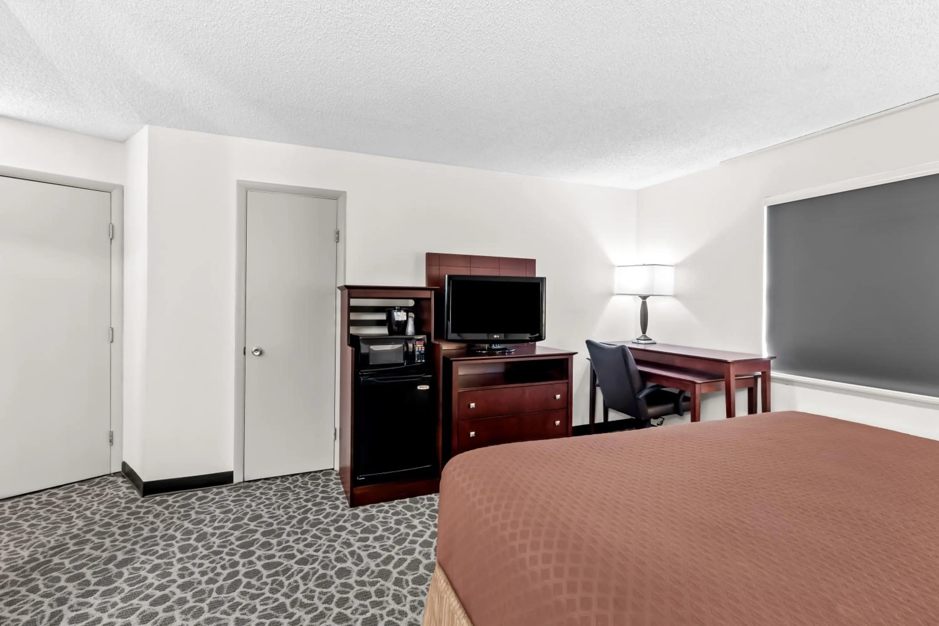 Bed in Red Lion Hotel Portland Airport