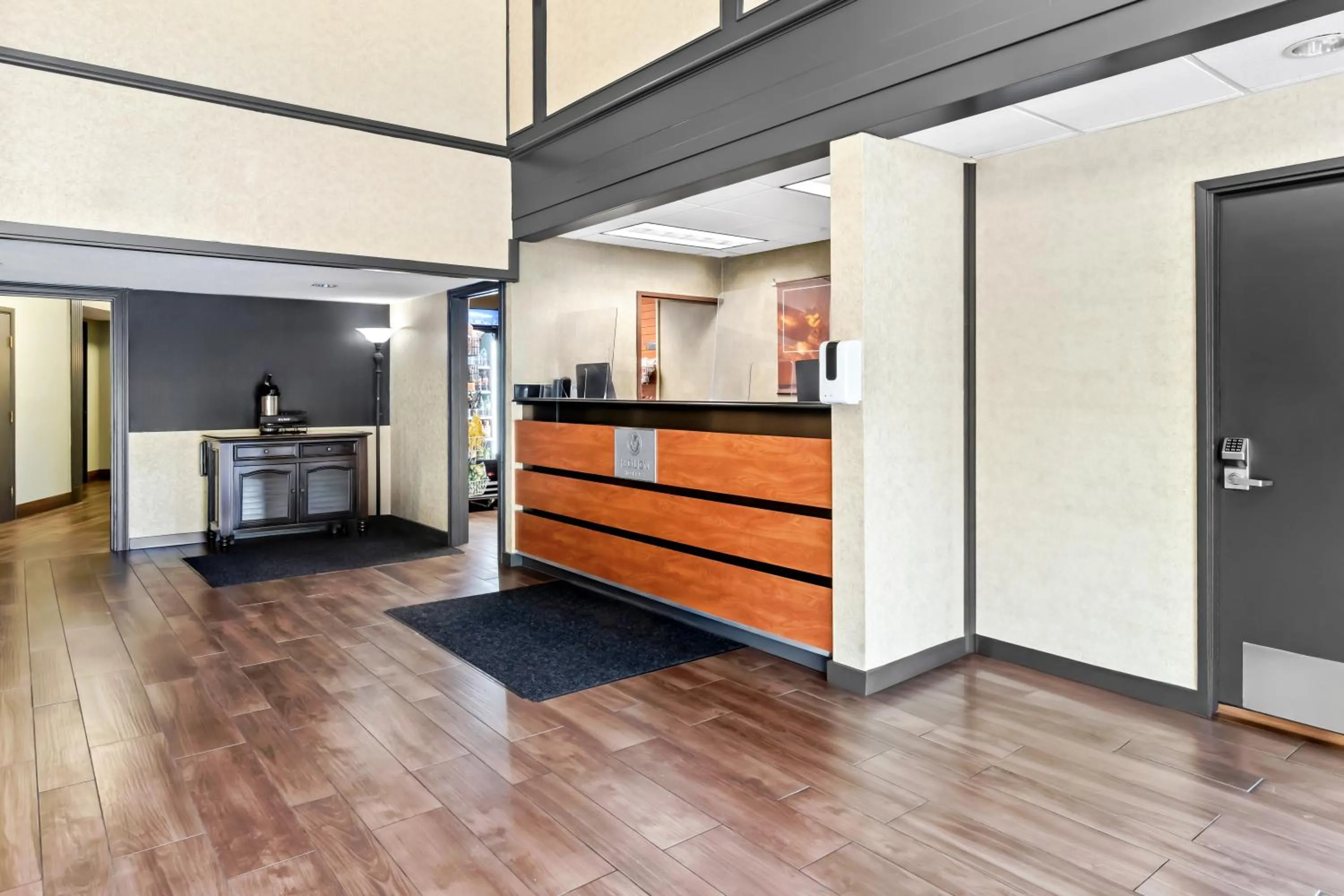 Lobby or reception in Red Lion Hotel Portland Airport