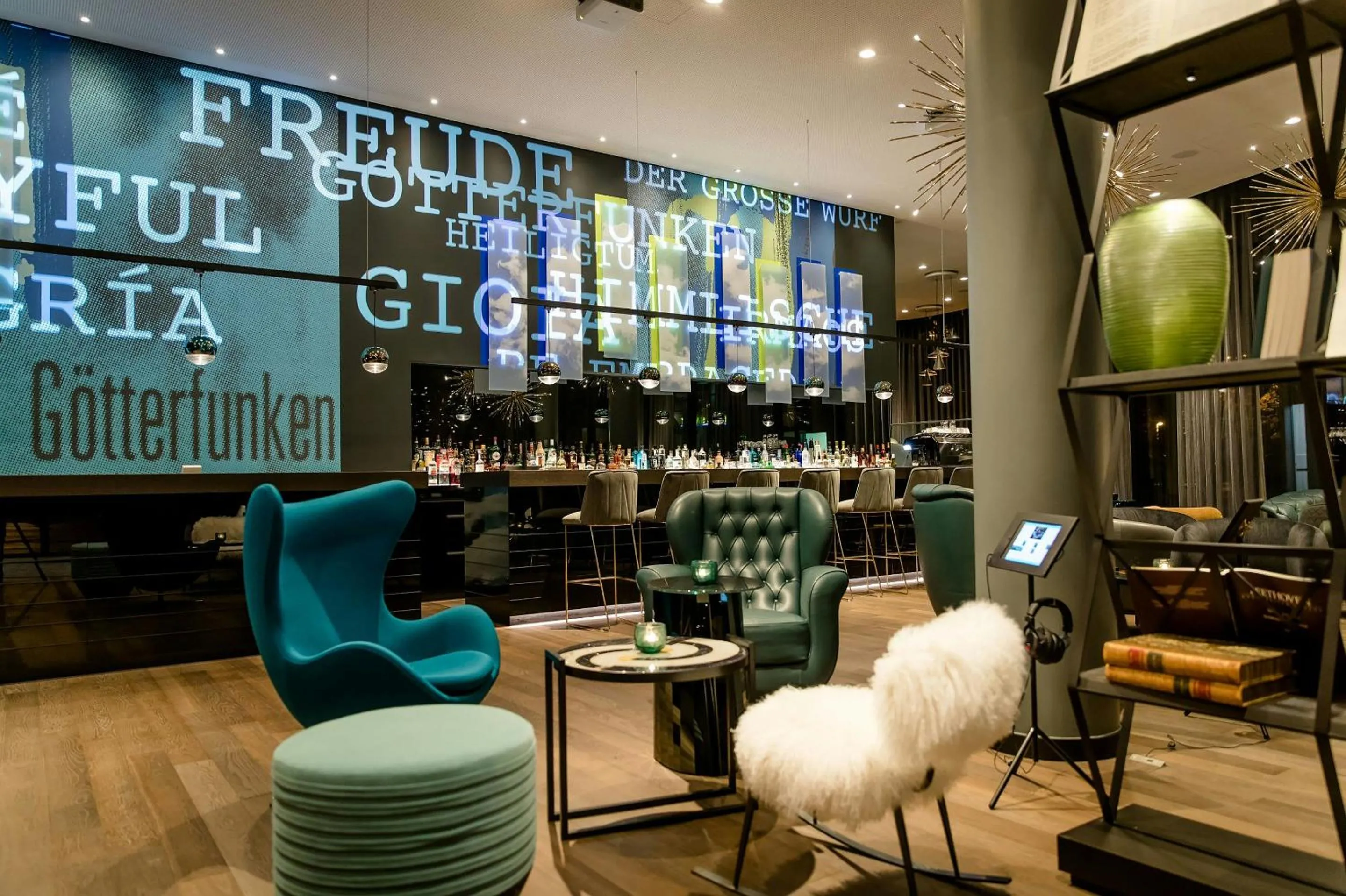 Lounge or bar in Motel One Bonn-Beethoven