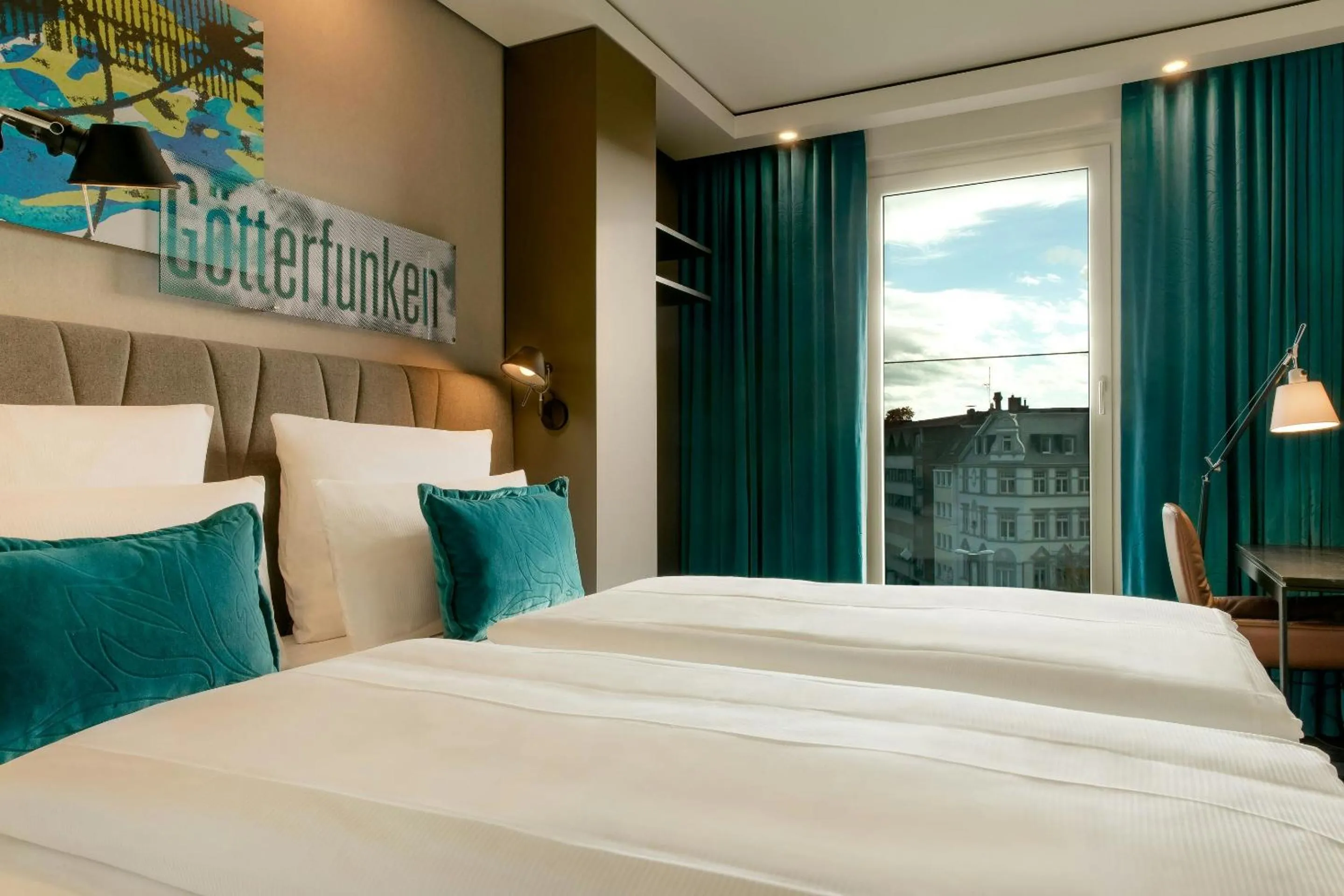Photo of the whole room, Bed in Motel One Bonn-Beethoven