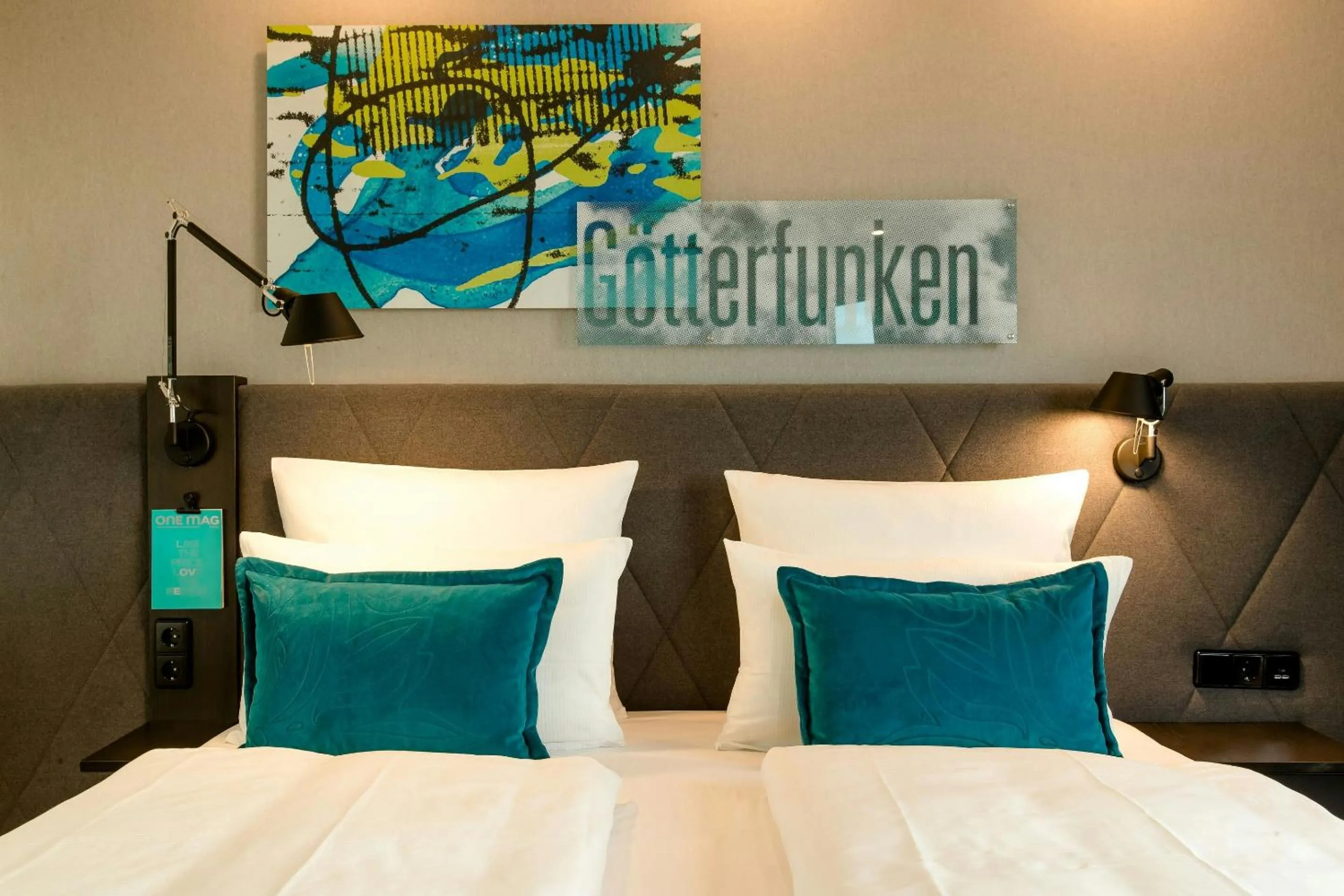 Photo of the whole room, Bed in Motel One Bonn-Beethoven