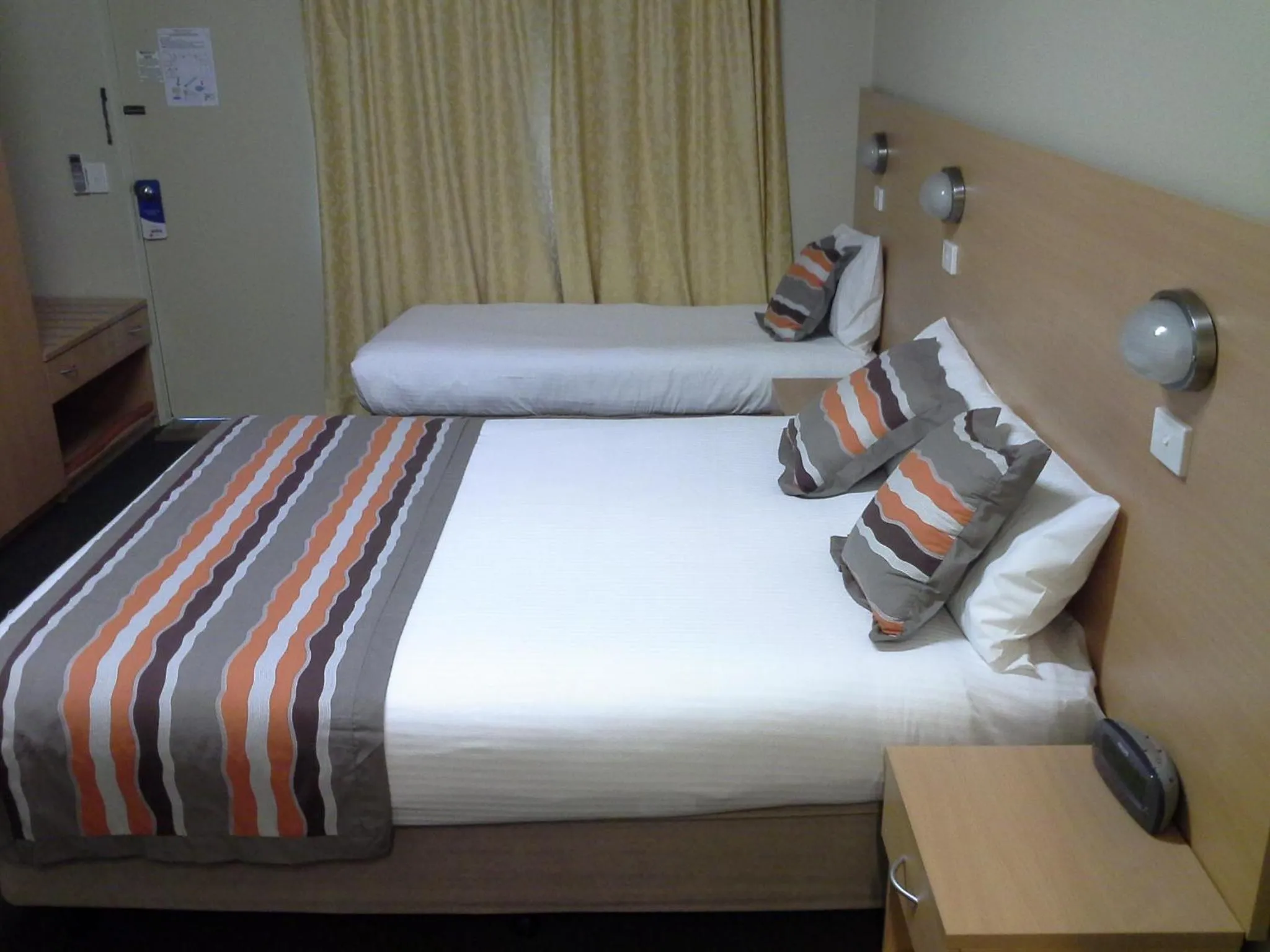 Photo of the whole room, Bed in Hideaway Motor Inn