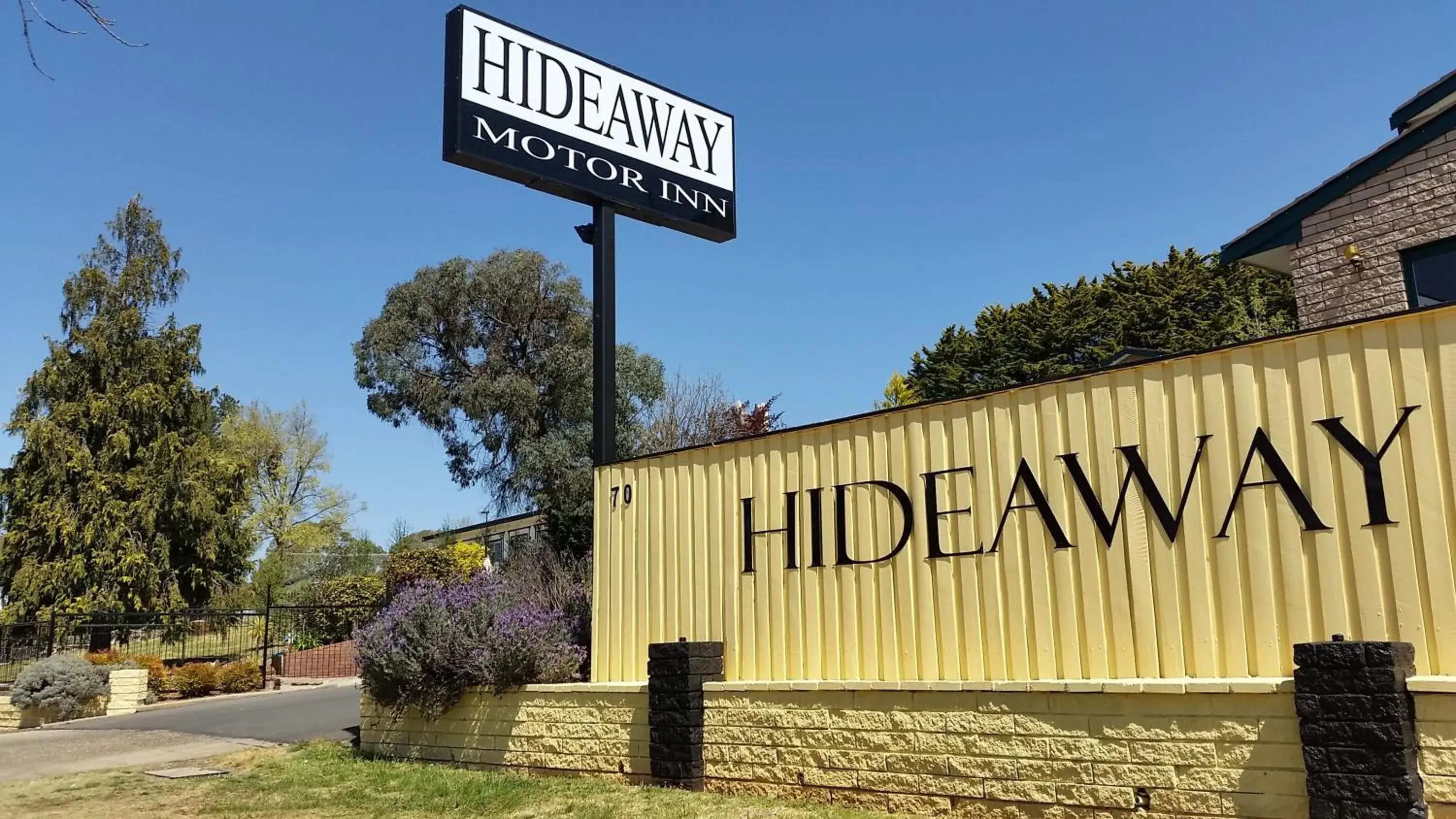 Facade/entrance in Hideaway Motor Inn Facade/entrance in Hideaway Motor Inn
