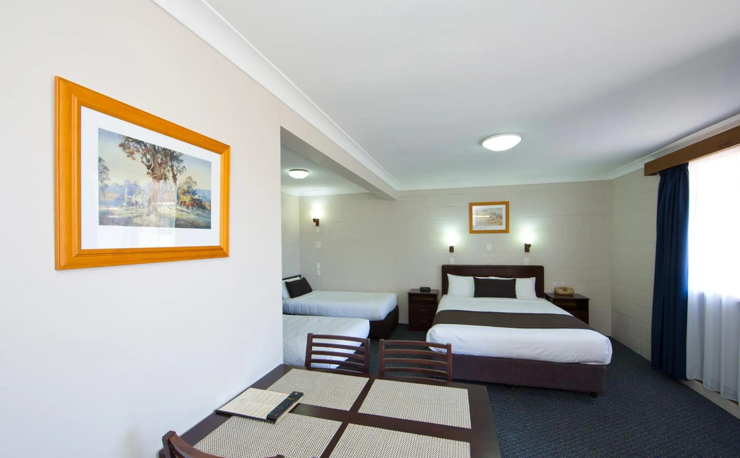 Photo of the whole room, Bed in Hideaway Motor Inn