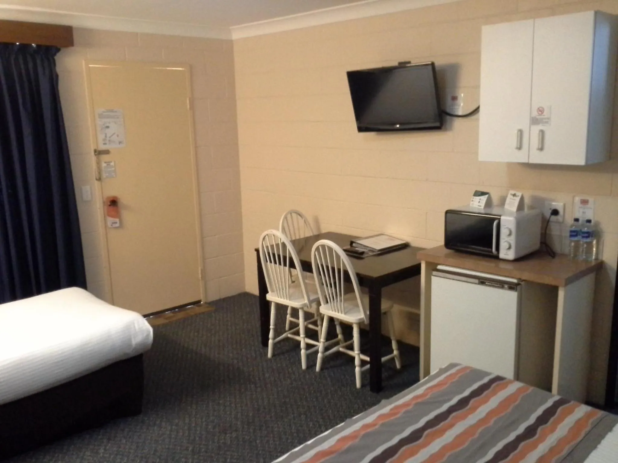 Decorative detail, Bed in Hideaway Motor Inn