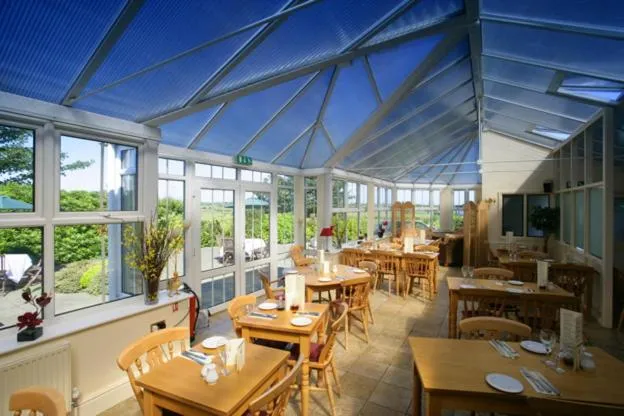 Restaurant/places to eat in Lastra Farm Hotel