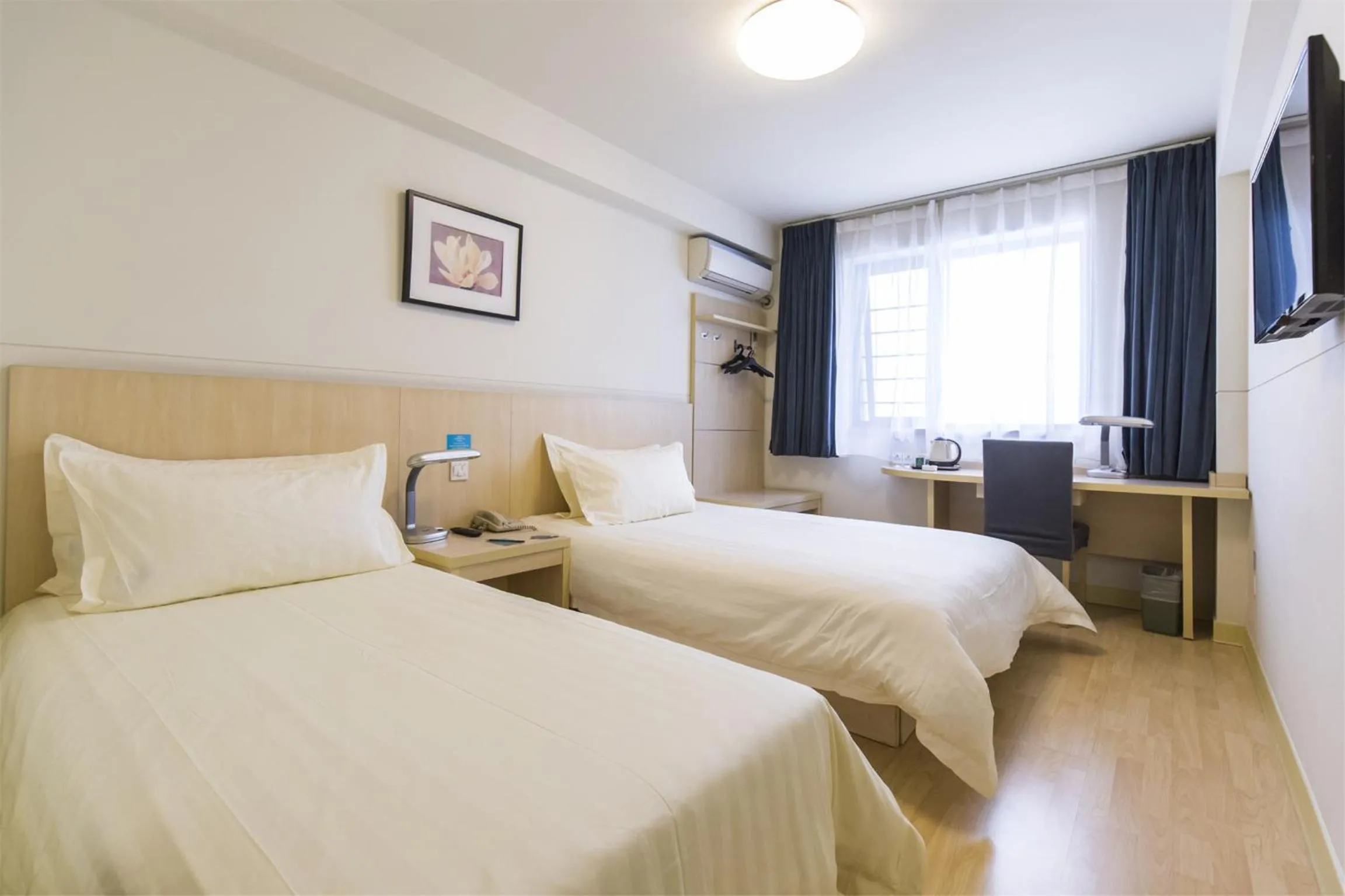 Bed in Jinjiang Inn Style Xinyang Dongfanghong Avenue Cultural Centre