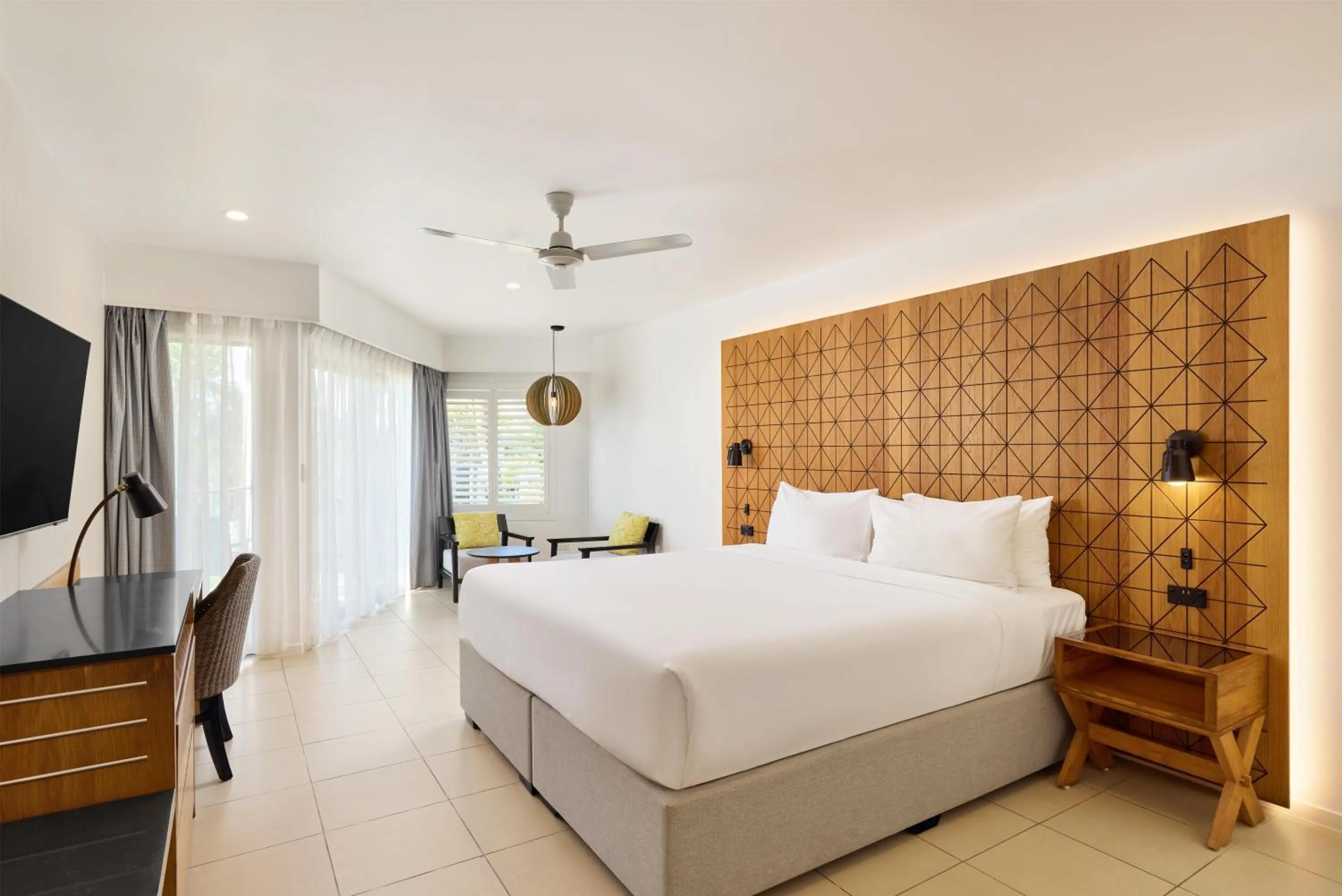 Bedroom, Bed in Radisson Blu Resort Fiji