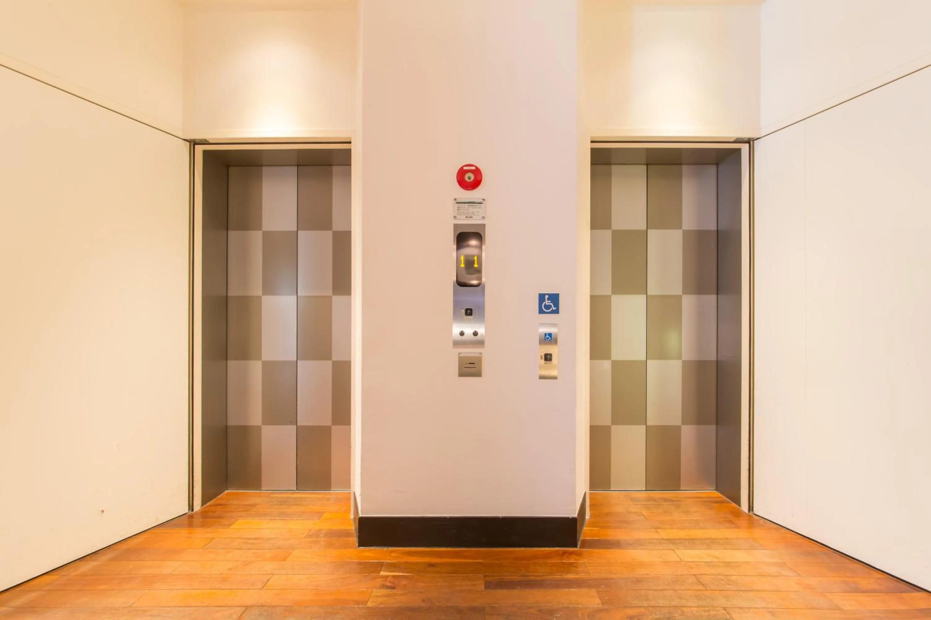 elevator in Hotel IL Cuore Namba