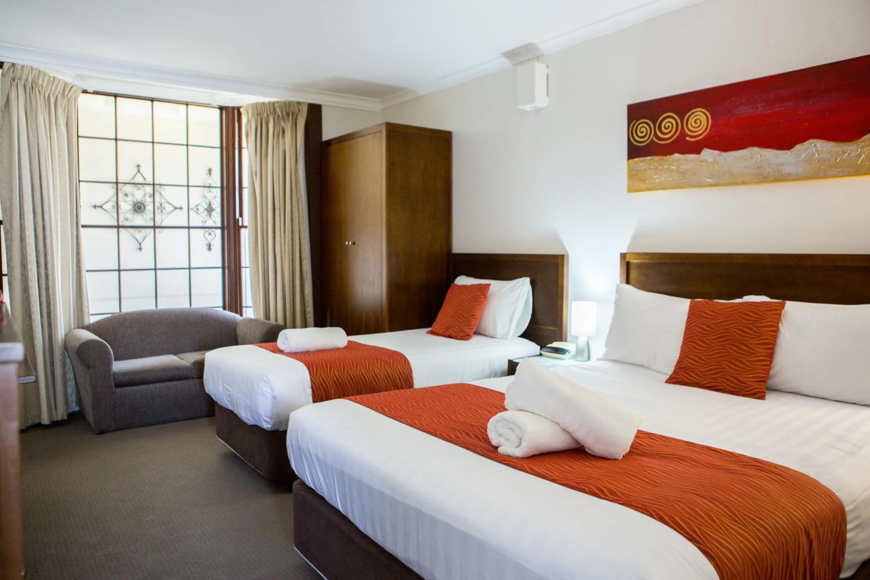 Bed in Colonial Lodge Motor Inn