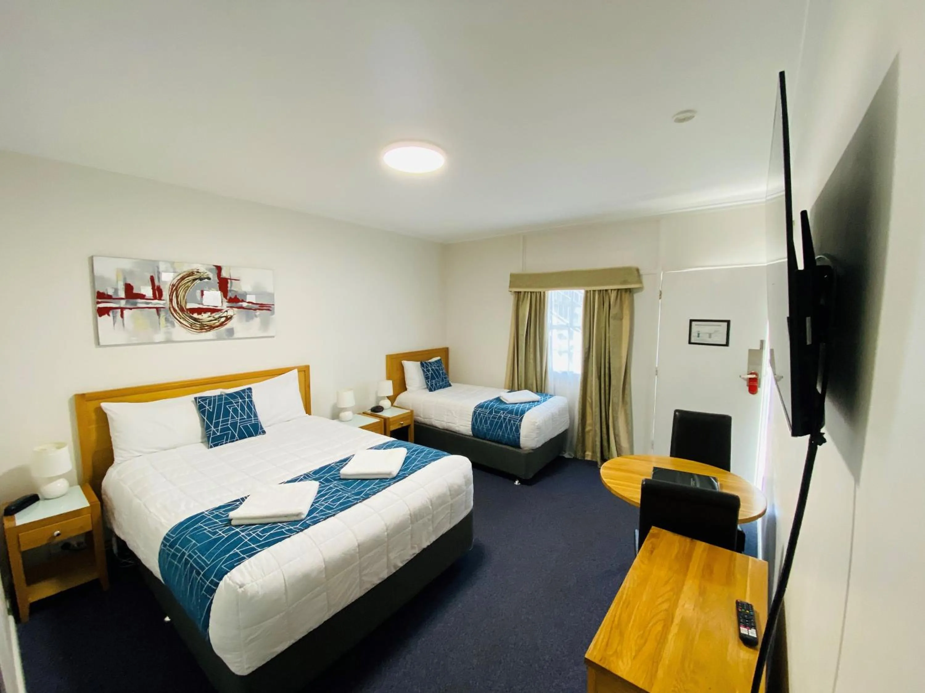 Bed in Colonial Lodge Motor Inn