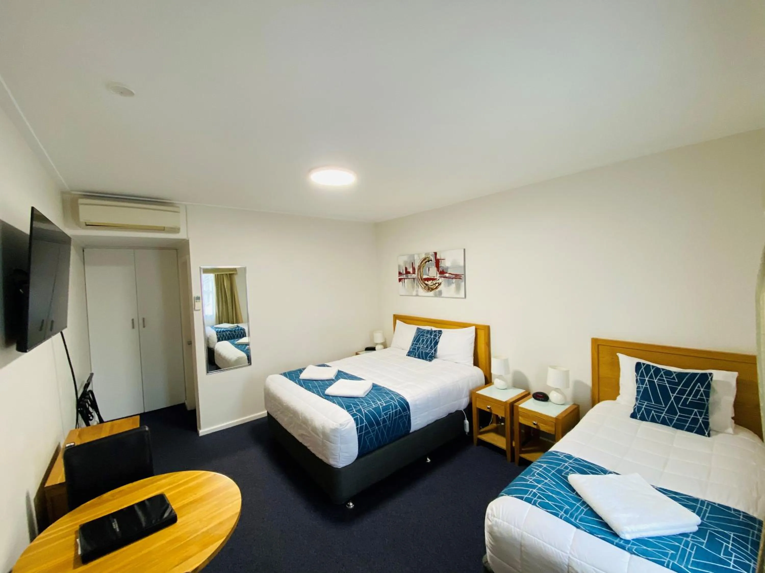 Bed in Colonial Lodge Motor Inn