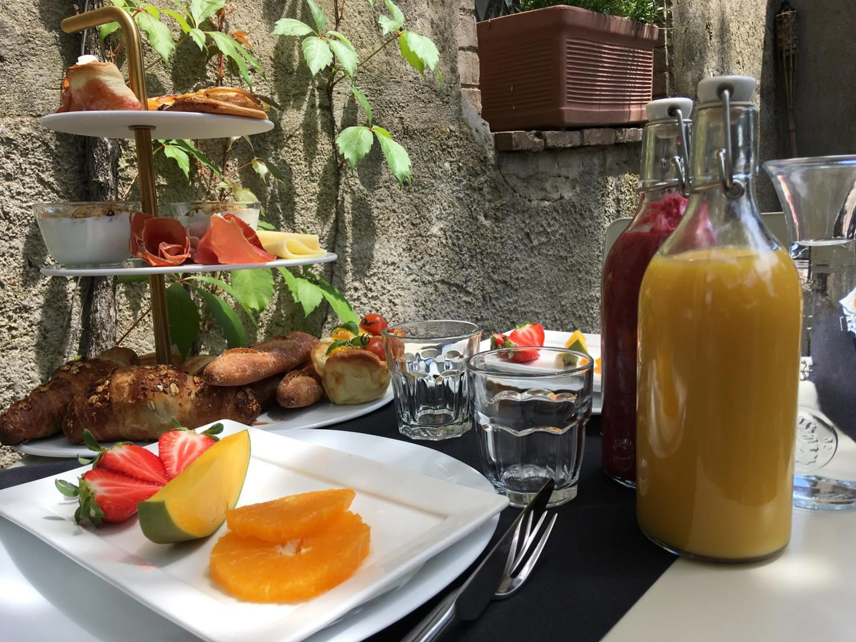 Continental breakfast in B&B Locanda Toscanini