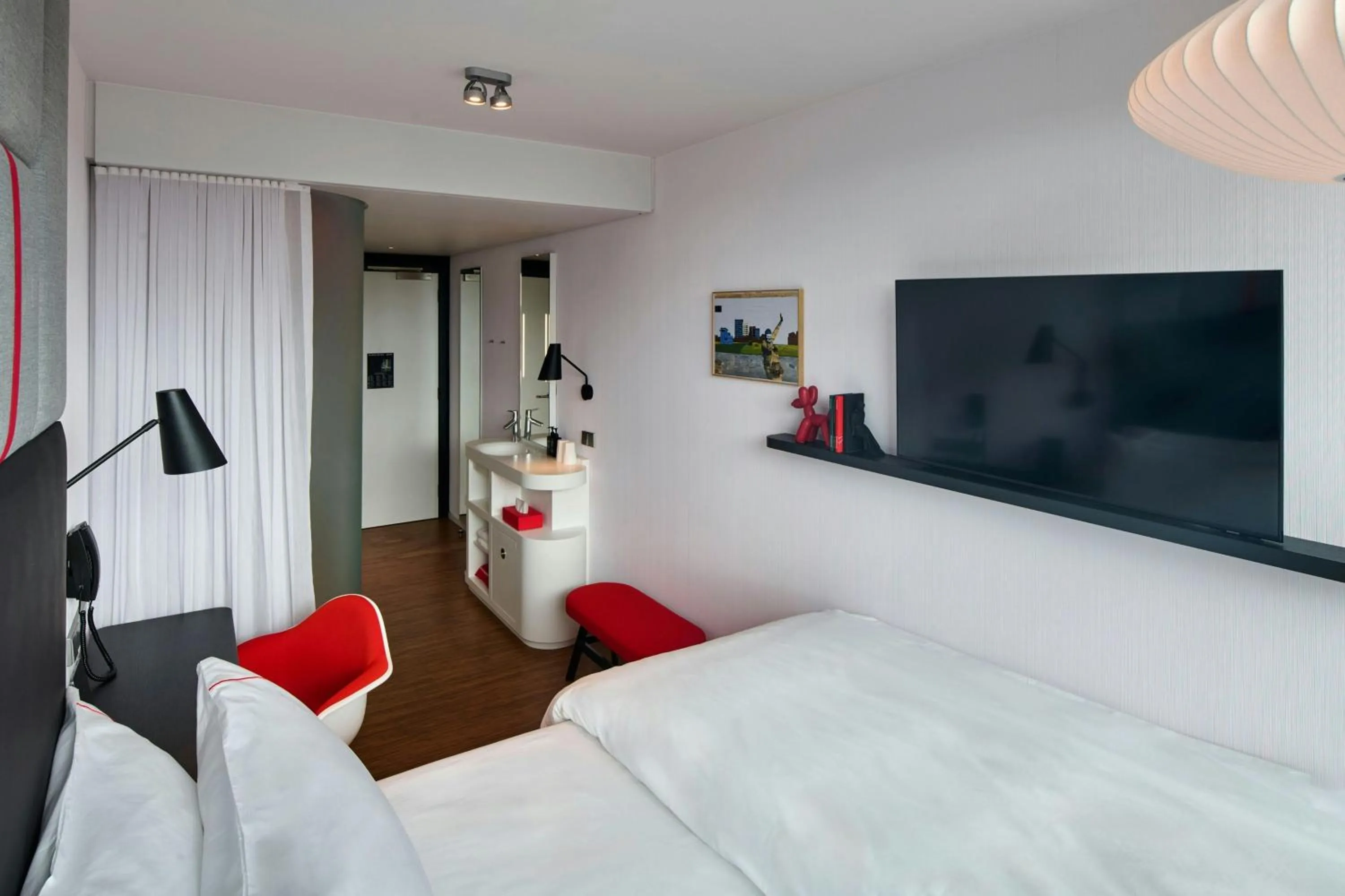 Bedroom, Bed in citizenM Copenhagen Radhuspladsen