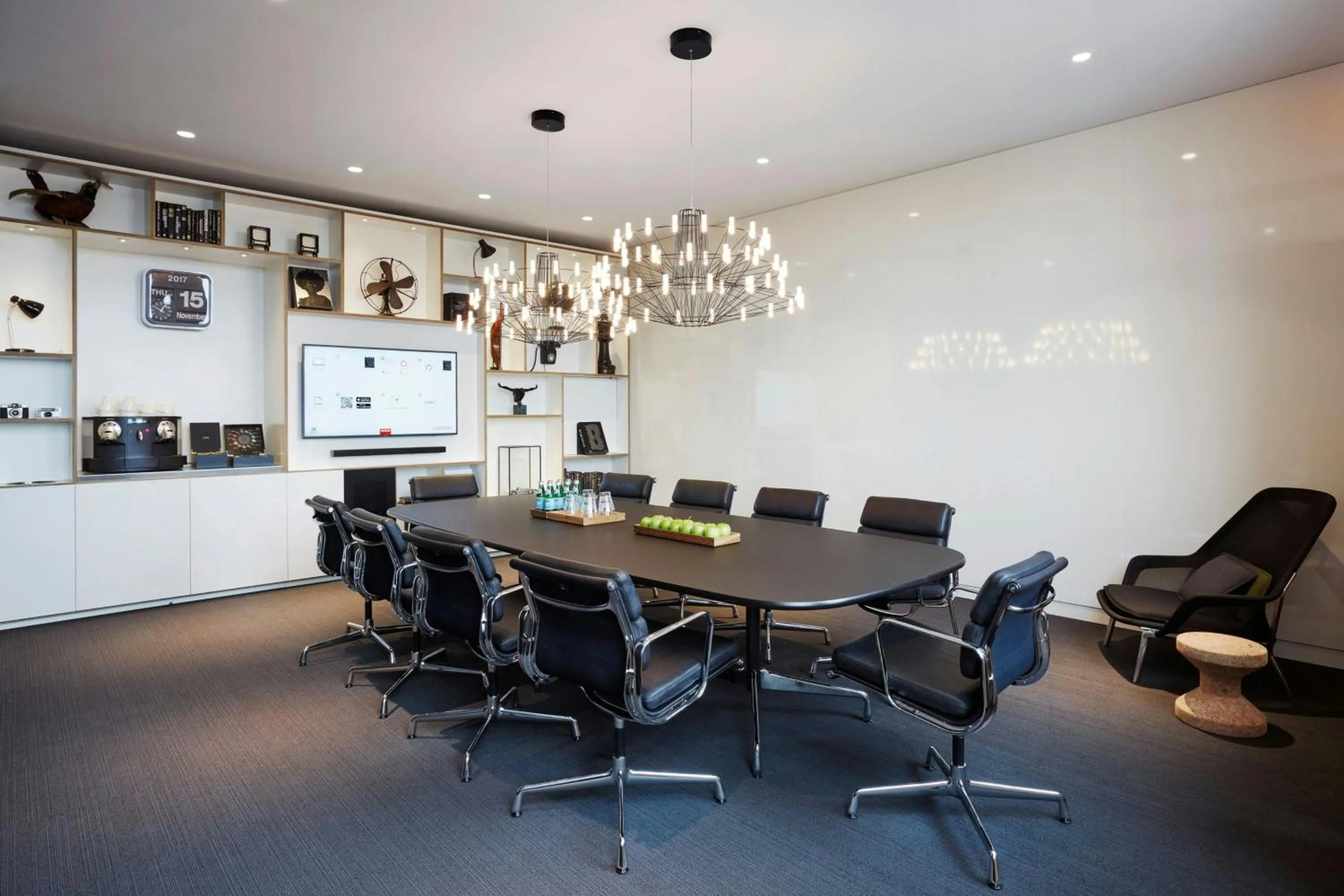 Meeting/conference room in citizenM Copenhagen Radhuspladsen