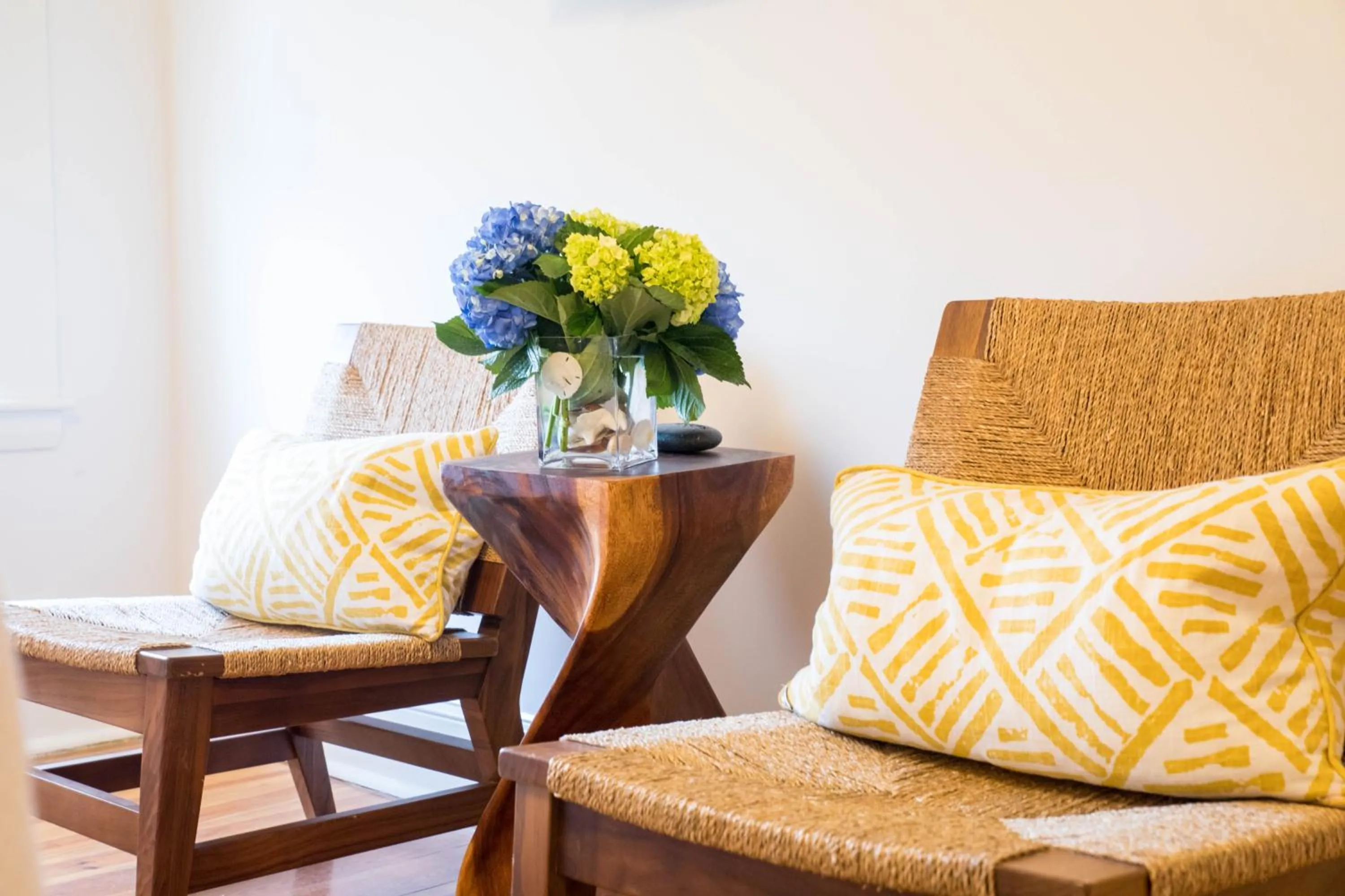 Seating area in Carlisle House Inn