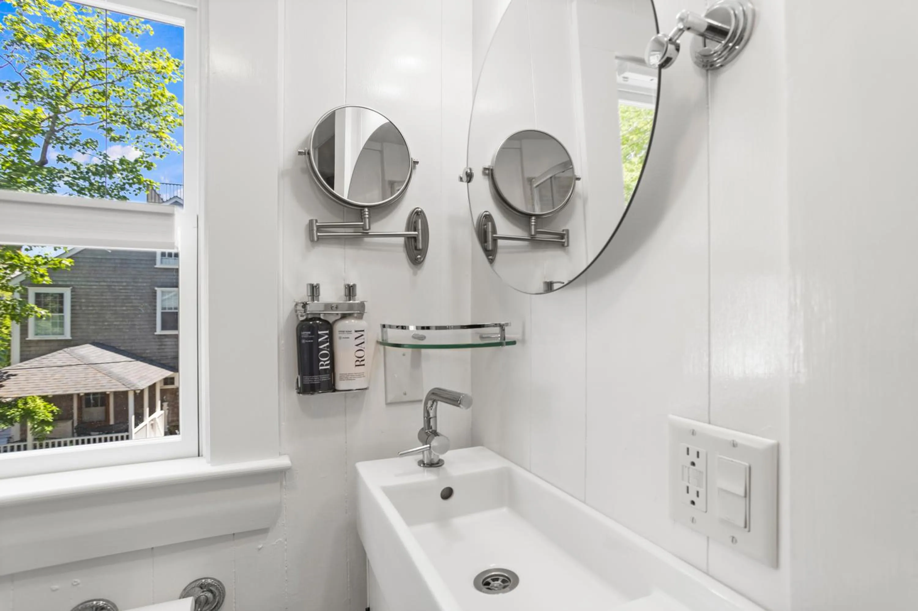 Bathroom in Carlisle House Inn