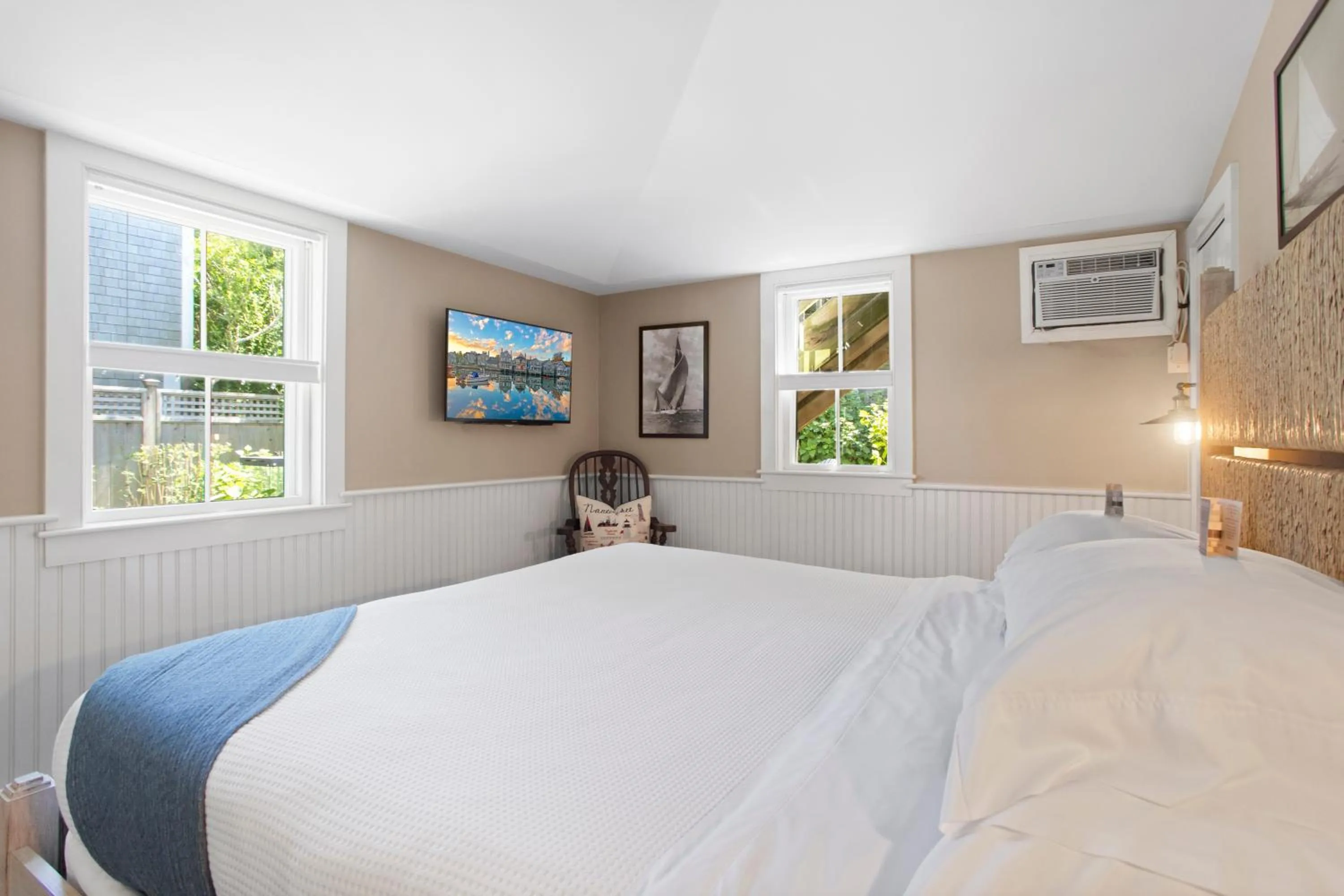 Bedroom, Bed in Carlisle House Inn
