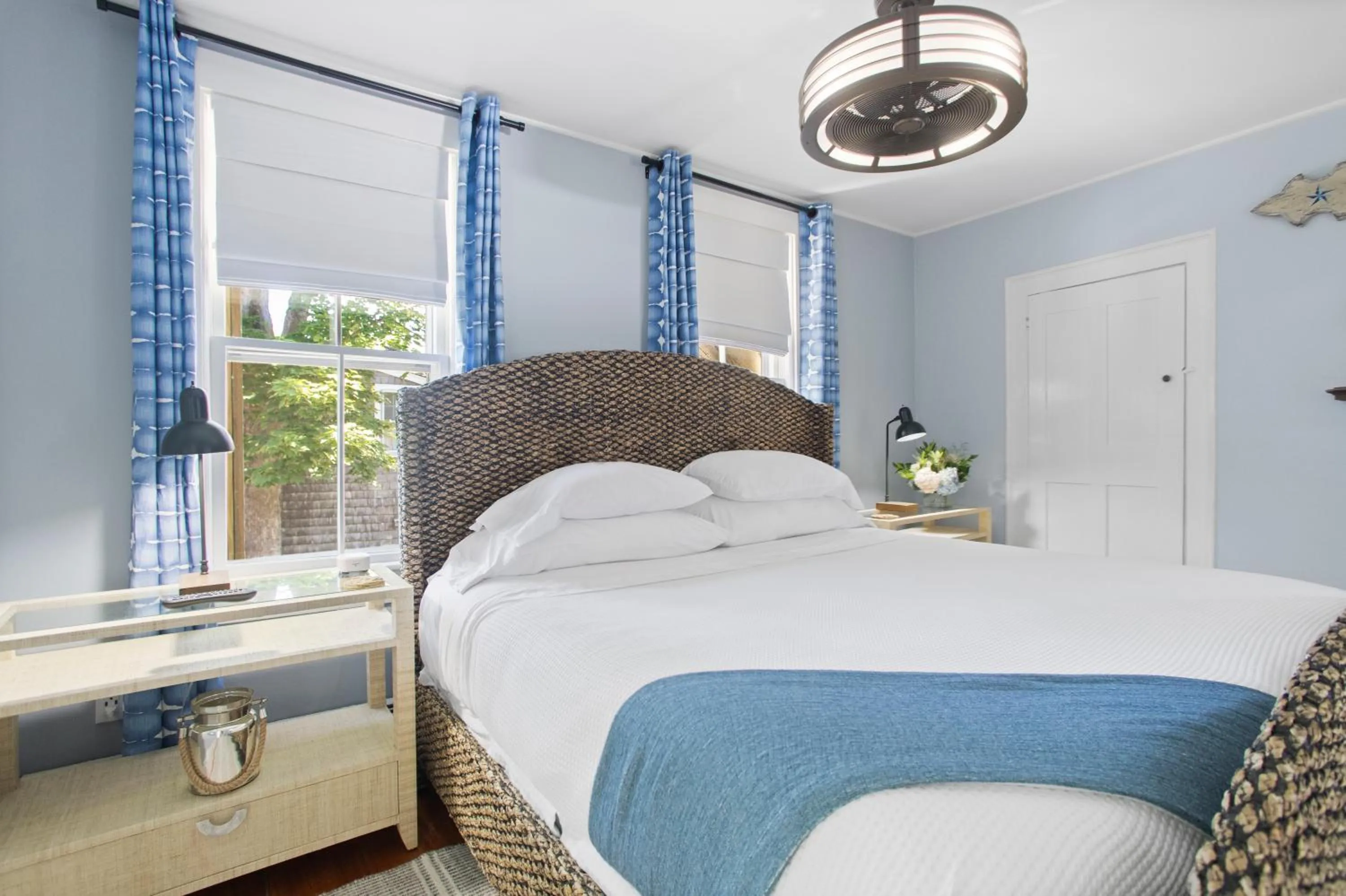 Bedroom, Bed in Carlisle House Inn