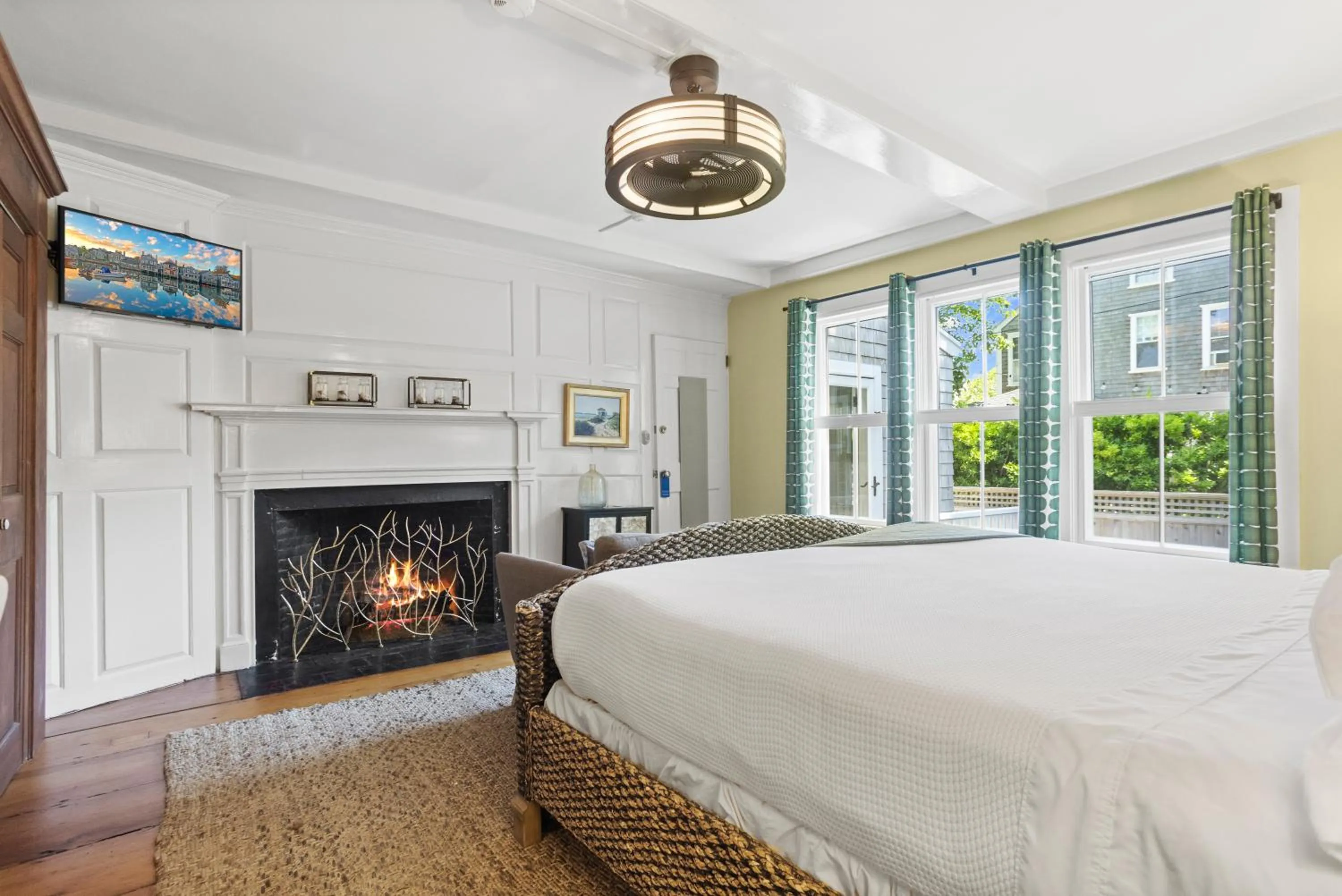 Photo of the whole room, Bed in Carlisle House Inn