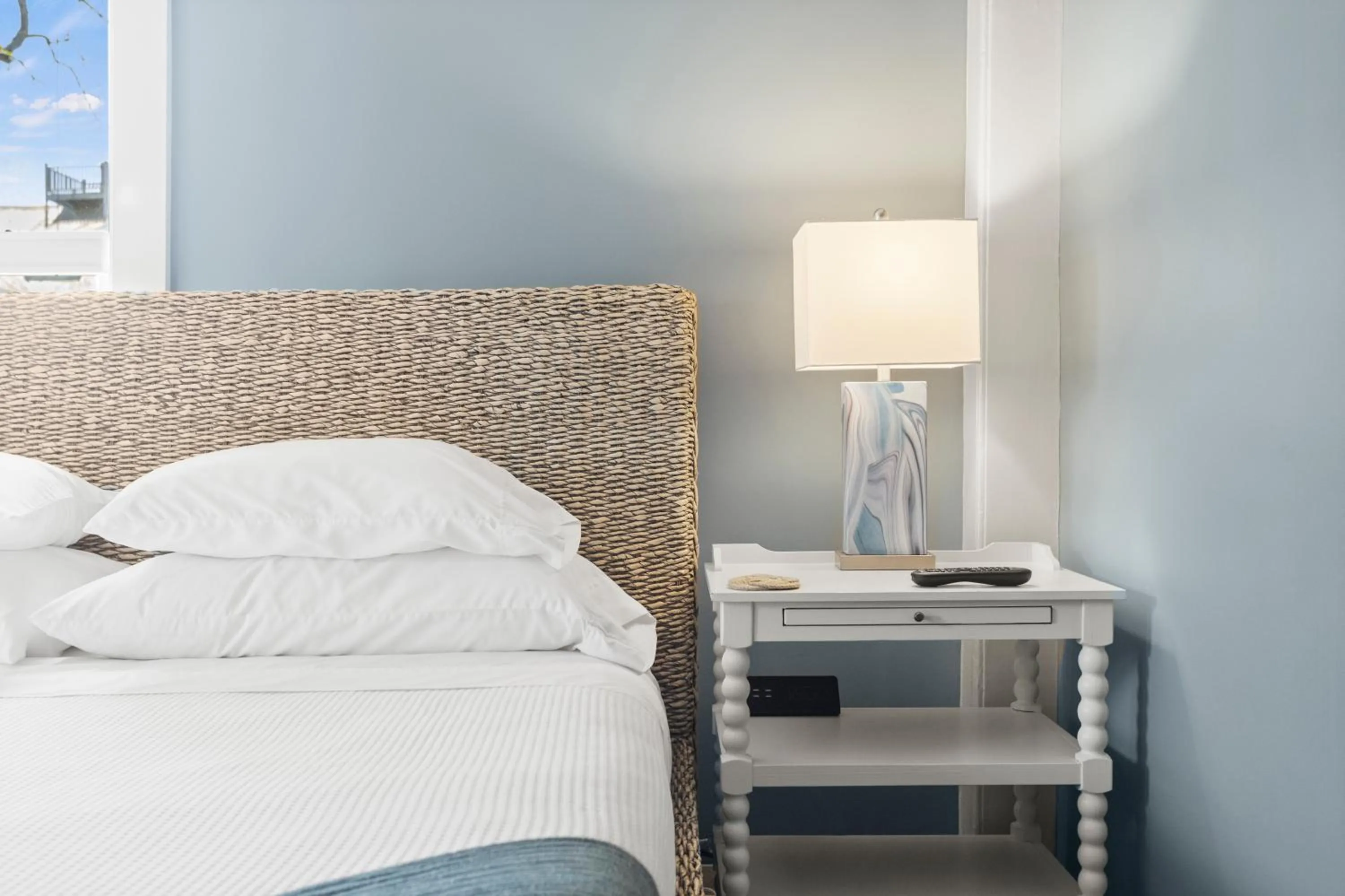 Bed in Carlisle House Inn