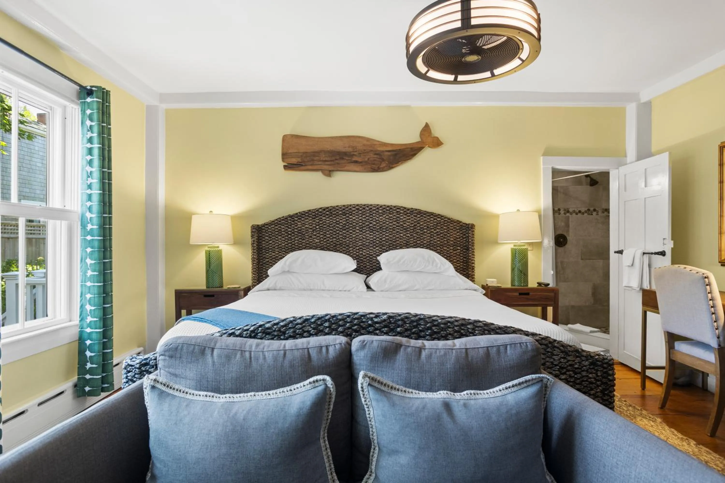 Bed in Carlisle House Inn