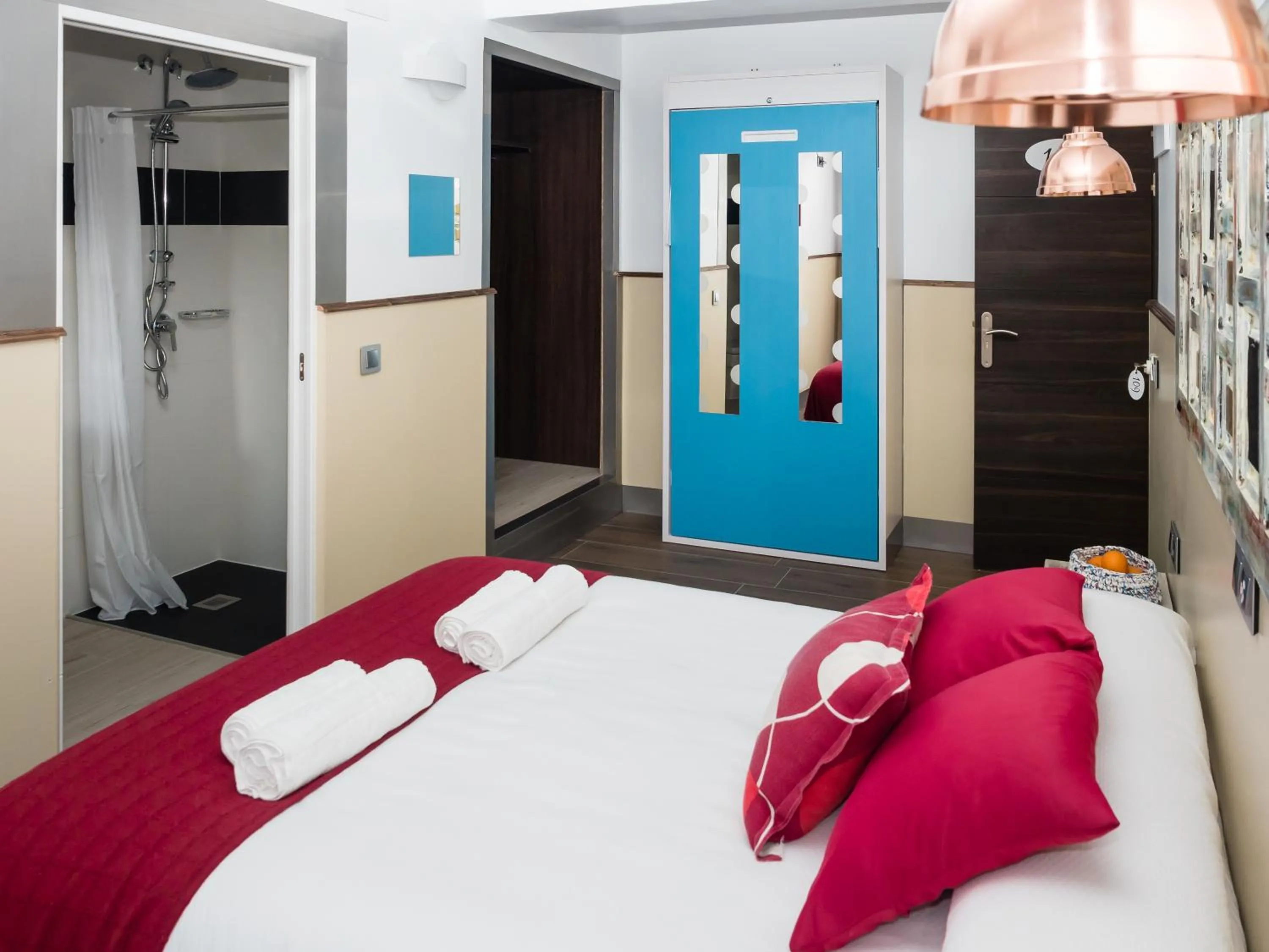 Decorative detail, Bed in Hostal Boutique Luna de Gavín