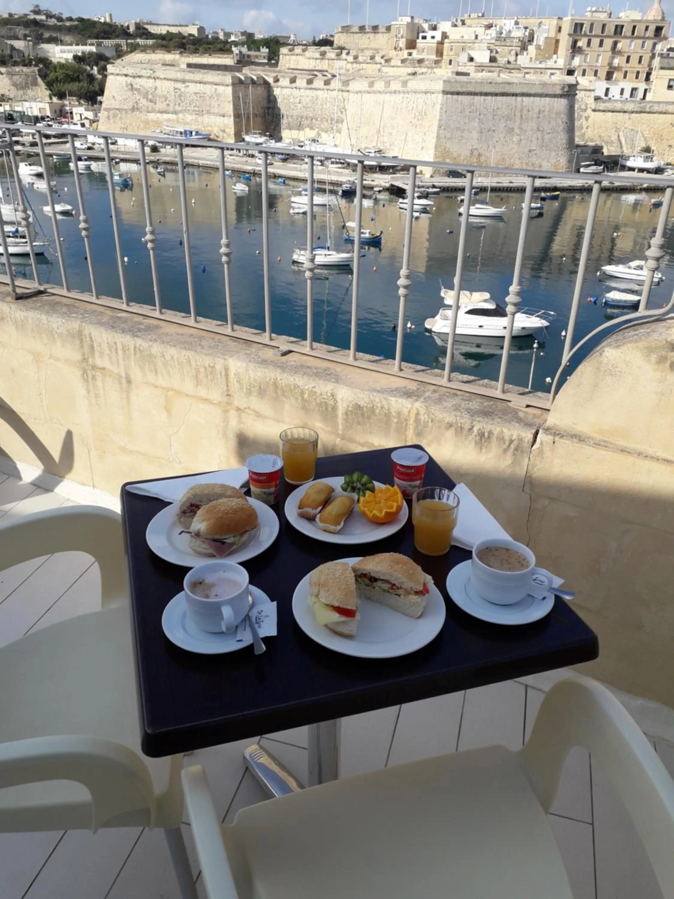 Breakfast in Villa Del Porto