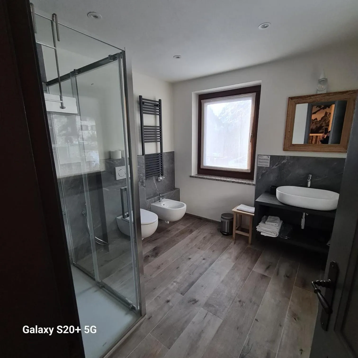 Shower in Hotel Dente Del Gigante