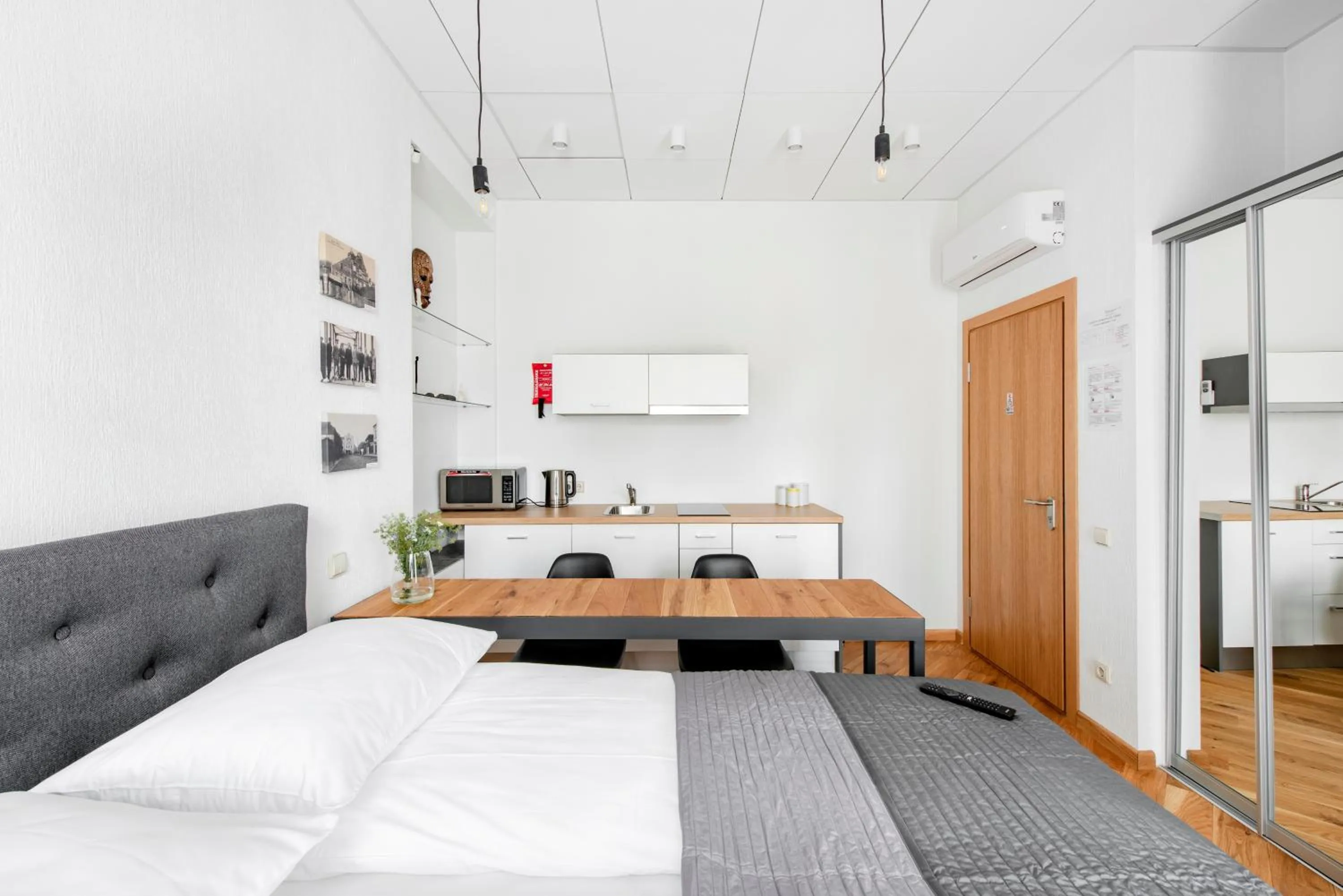 Photo of the whole room, Bed in Piano Apartments