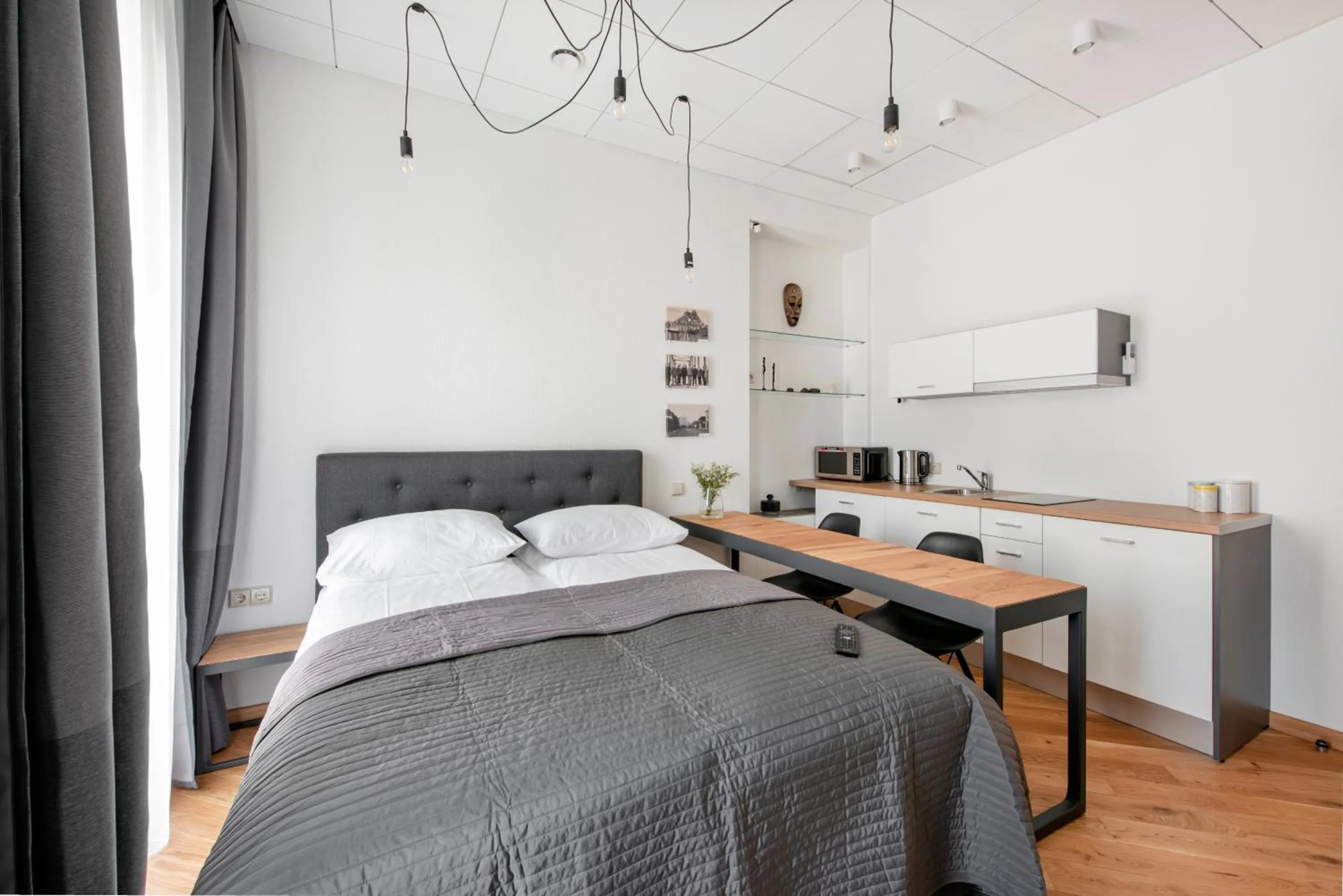 Photo of the whole room, Bed in Piano Apartments