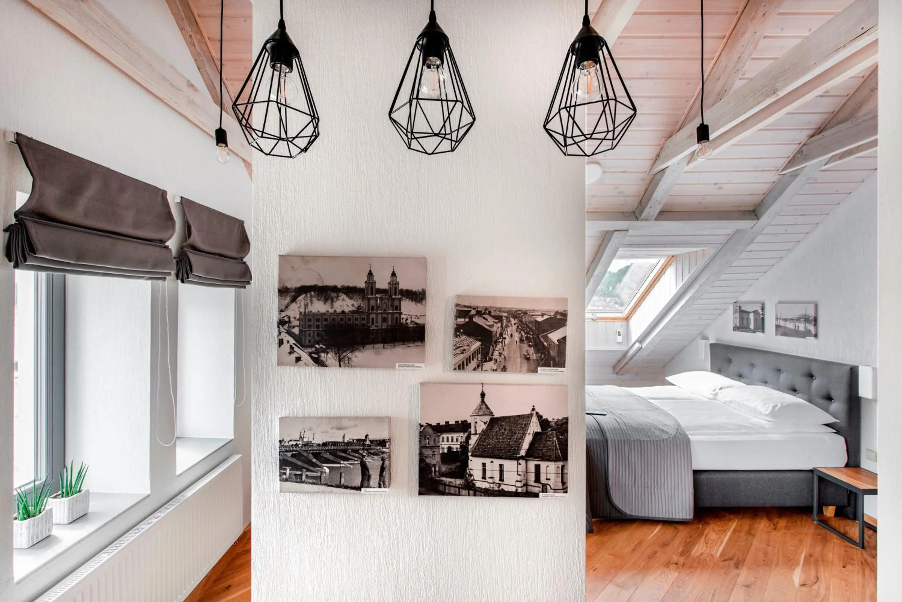 Photo of the whole room, Bed in Piano Apartments