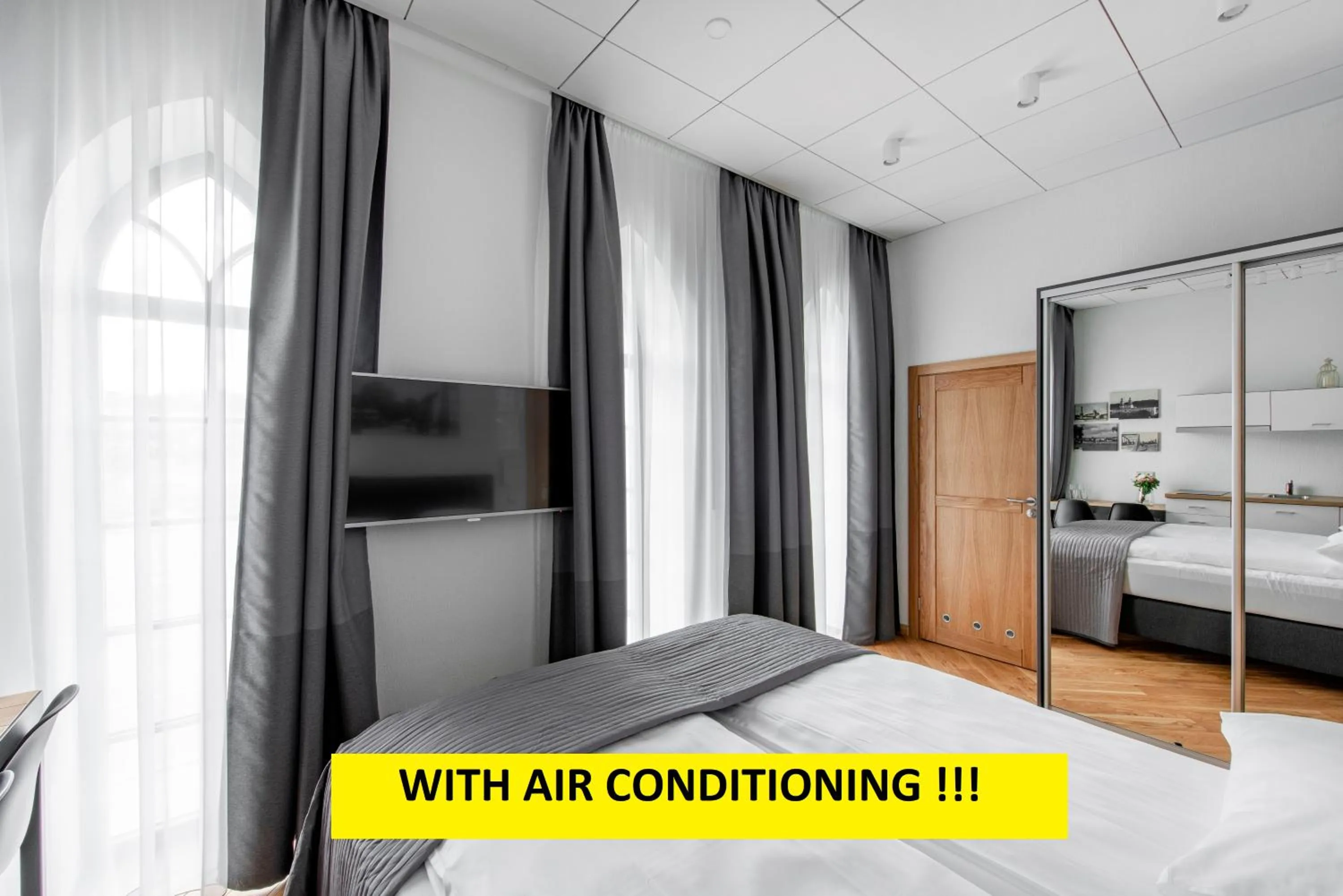 Photo of the whole room, Bed in Piano Apartments