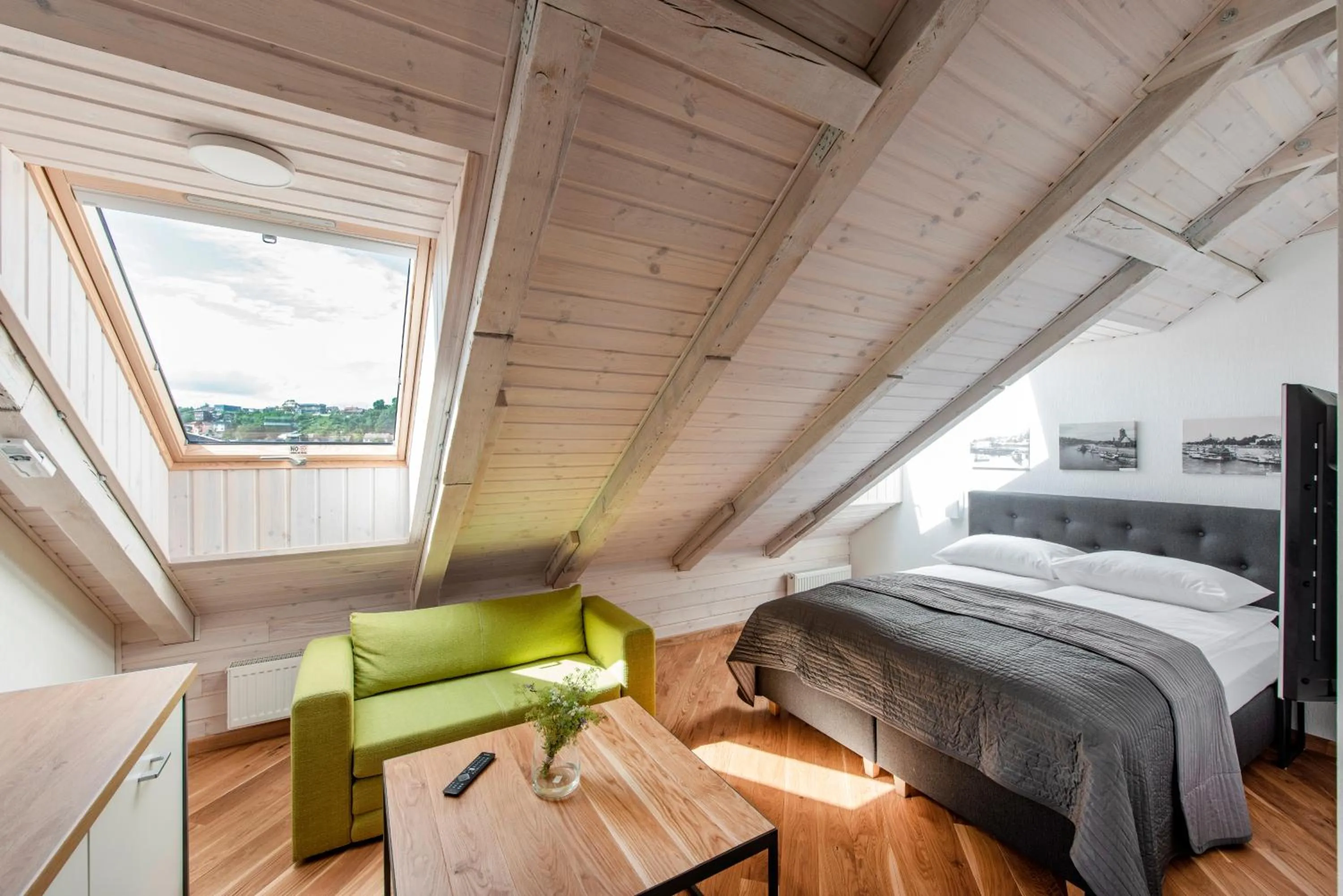 Photo of the whole room, Bed in Piano Apartments