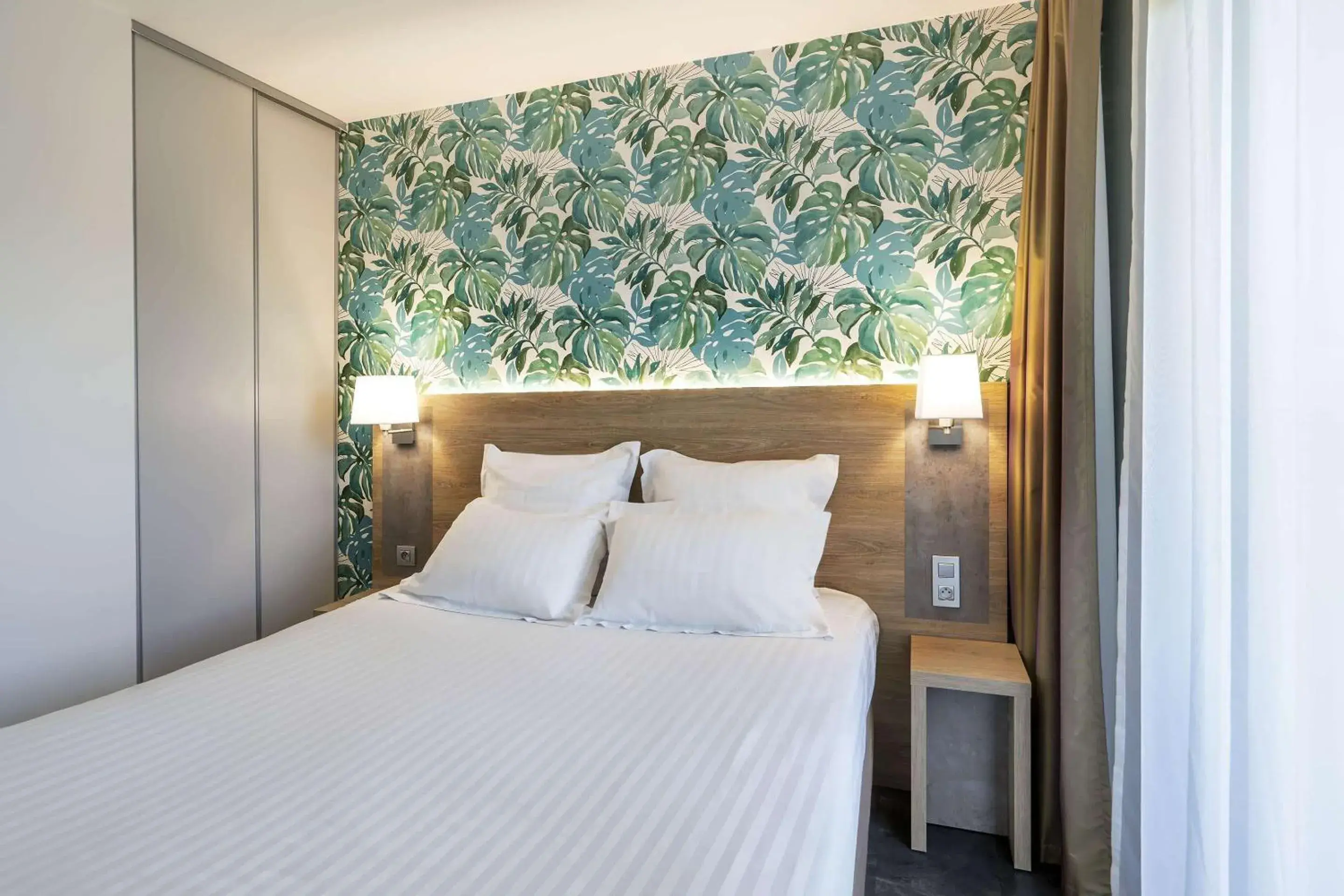 Bedroom, Bed in Best Western Les Aureliades Saint Nazaire Bedroom, Bed in Best Western Les Aureliades Saint Nazaire