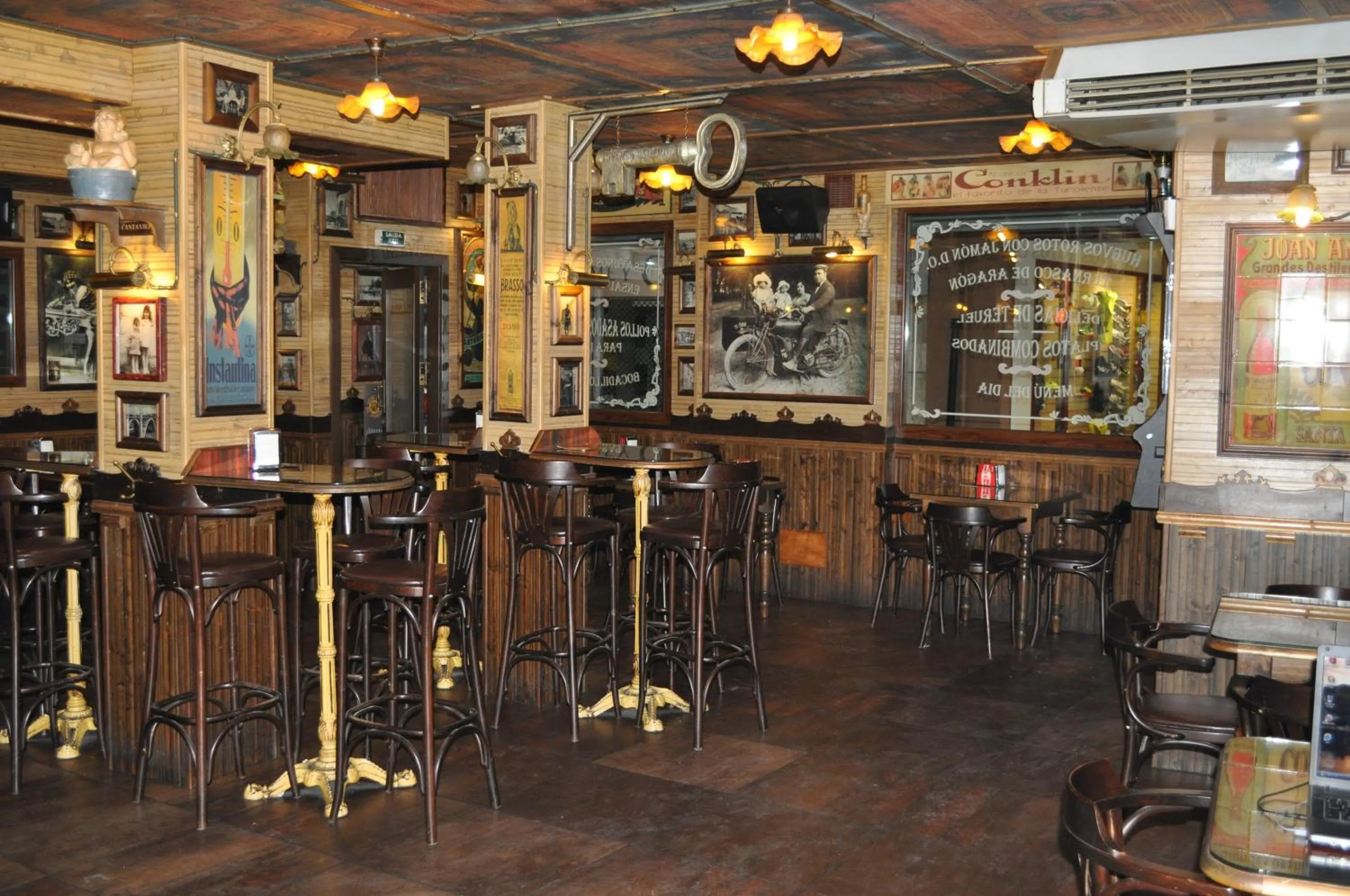 Restaurant/places to eat in Hostal Alcazaba