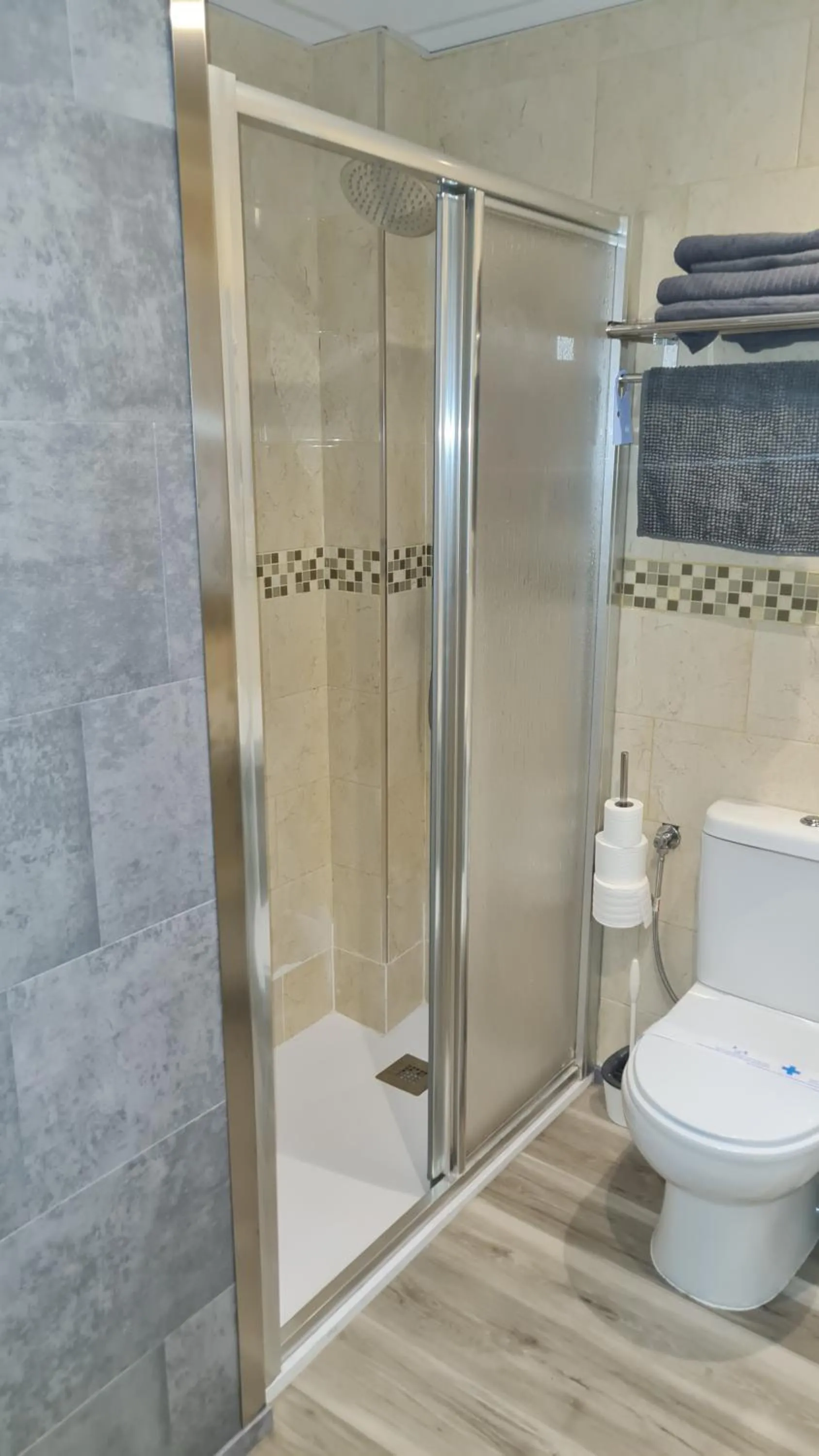 Shower in Hostal Alcazaba