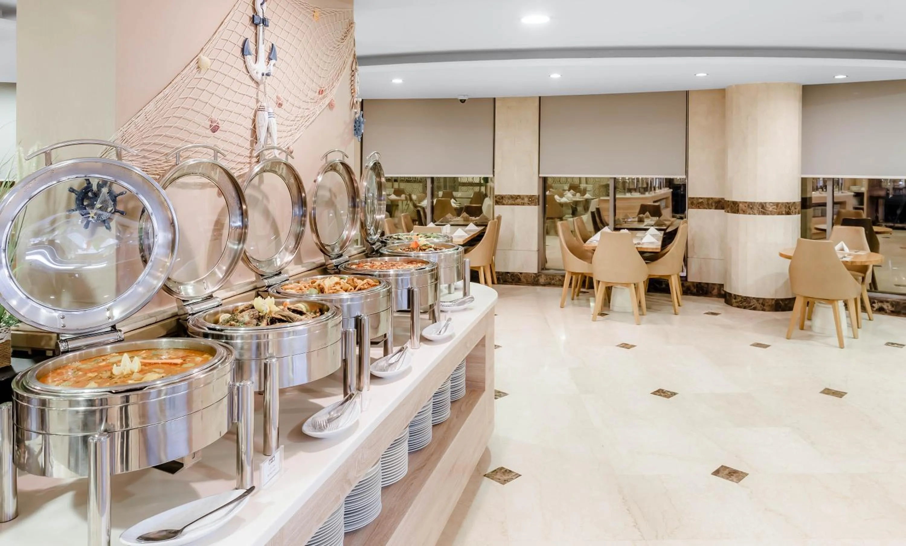 Restaurant/places to eat in M Hotel Al Dana Makkah by Millennium
