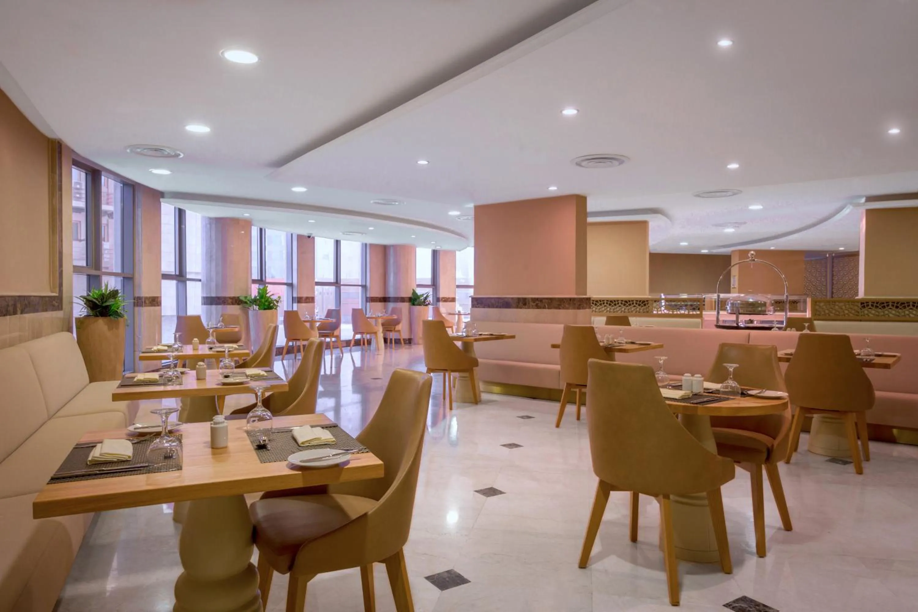 Restaurant/places to eat in M Hotel Al Dana Makkah by Millennium