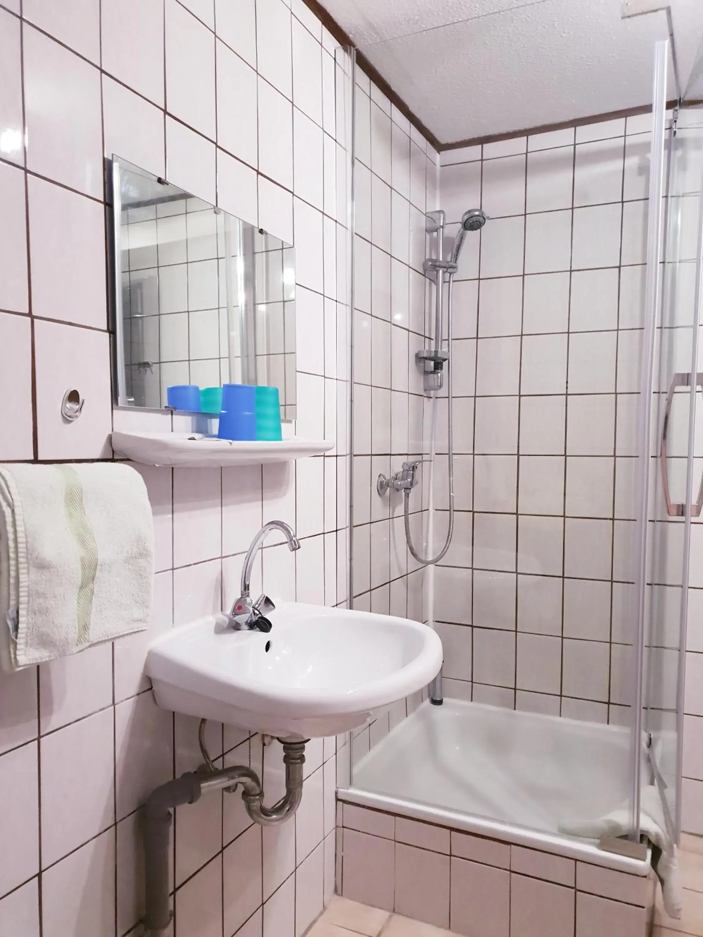 Quadruple Room with Shower in Hotel & Restaurant Gulfhof Quadruple Room with Shower in Hotel & Restaurant Gulfhof