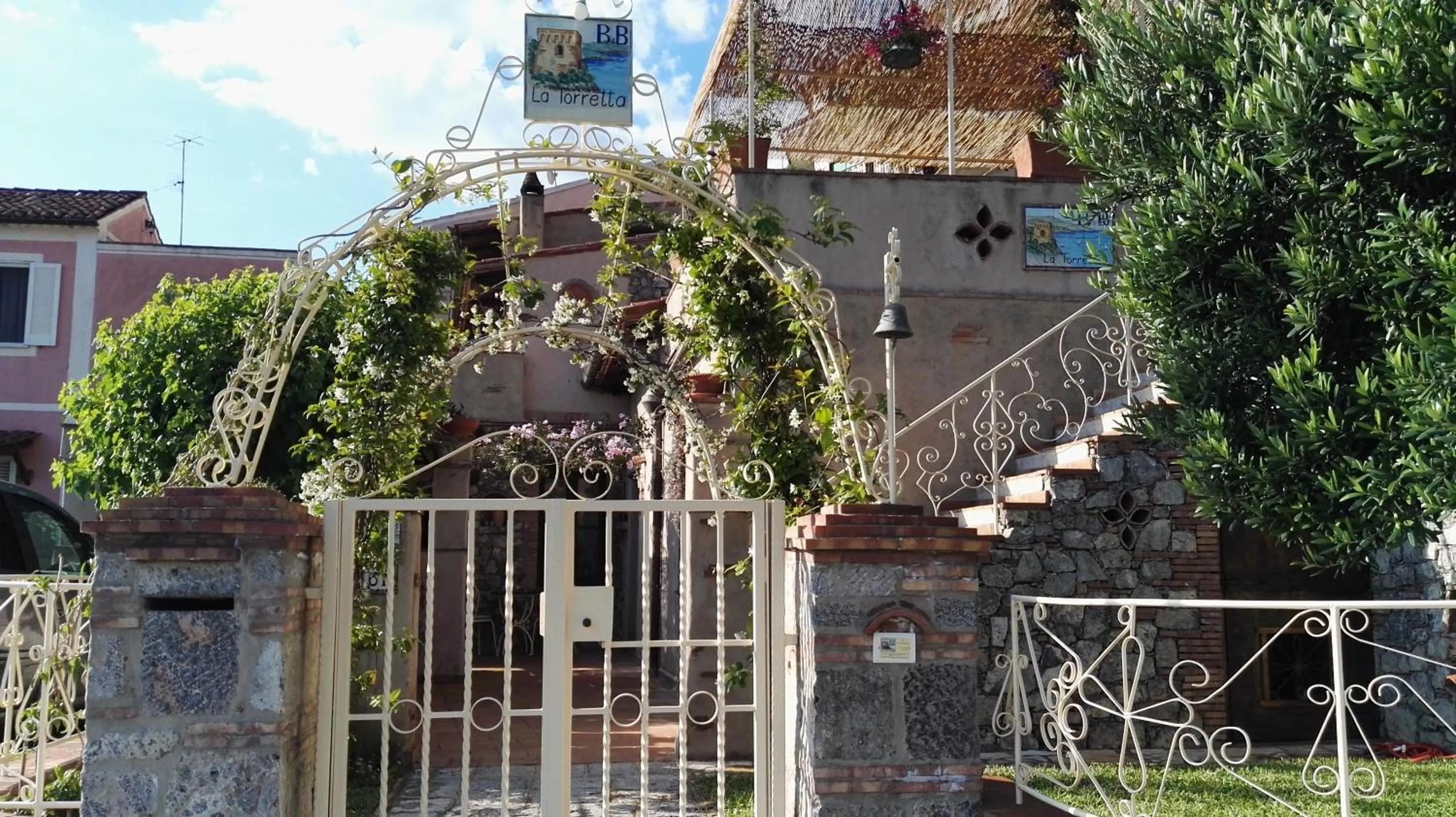 Facade/entrance in B&B La Torretta