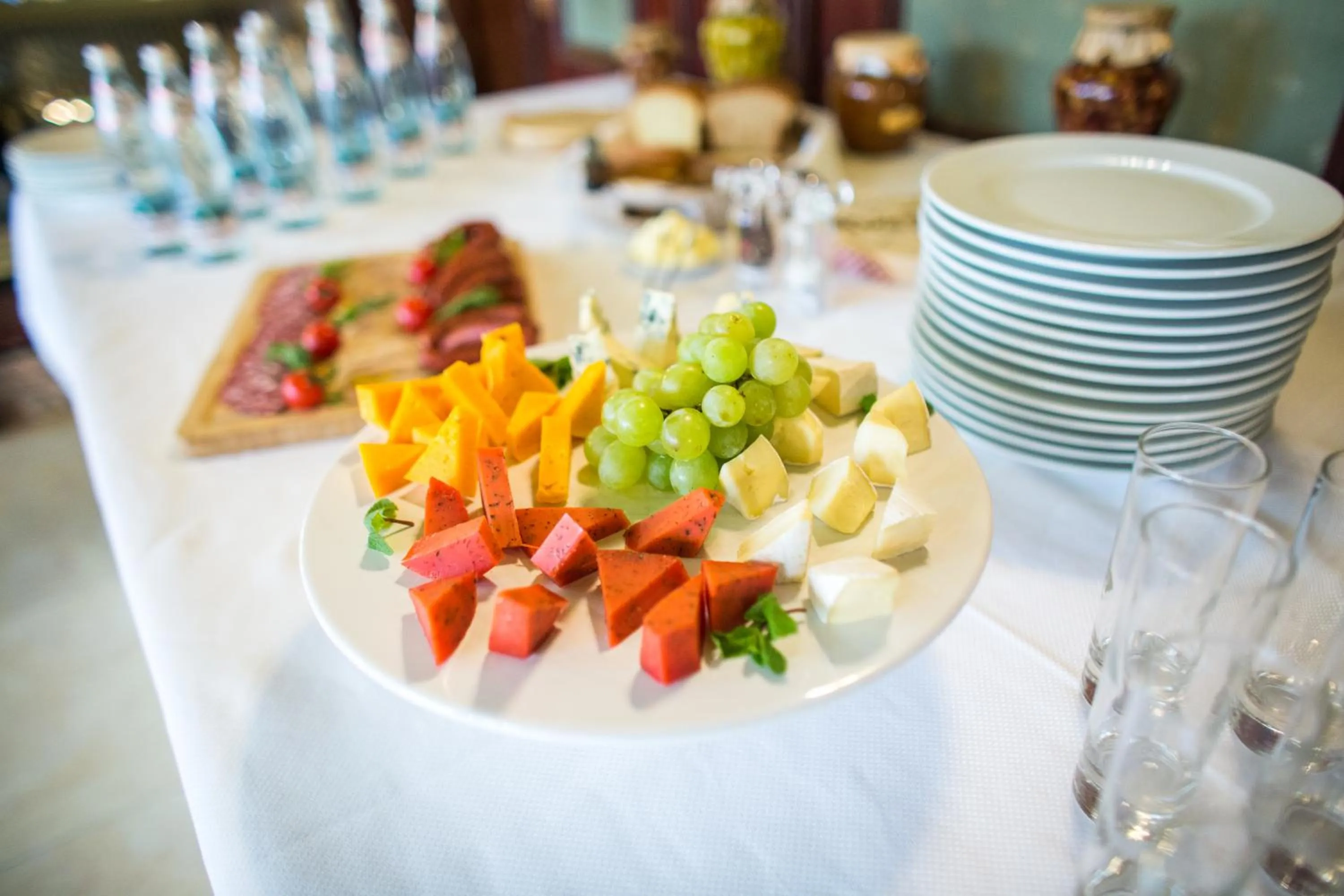 Restaurant/places to eat in Hotel Kyiv