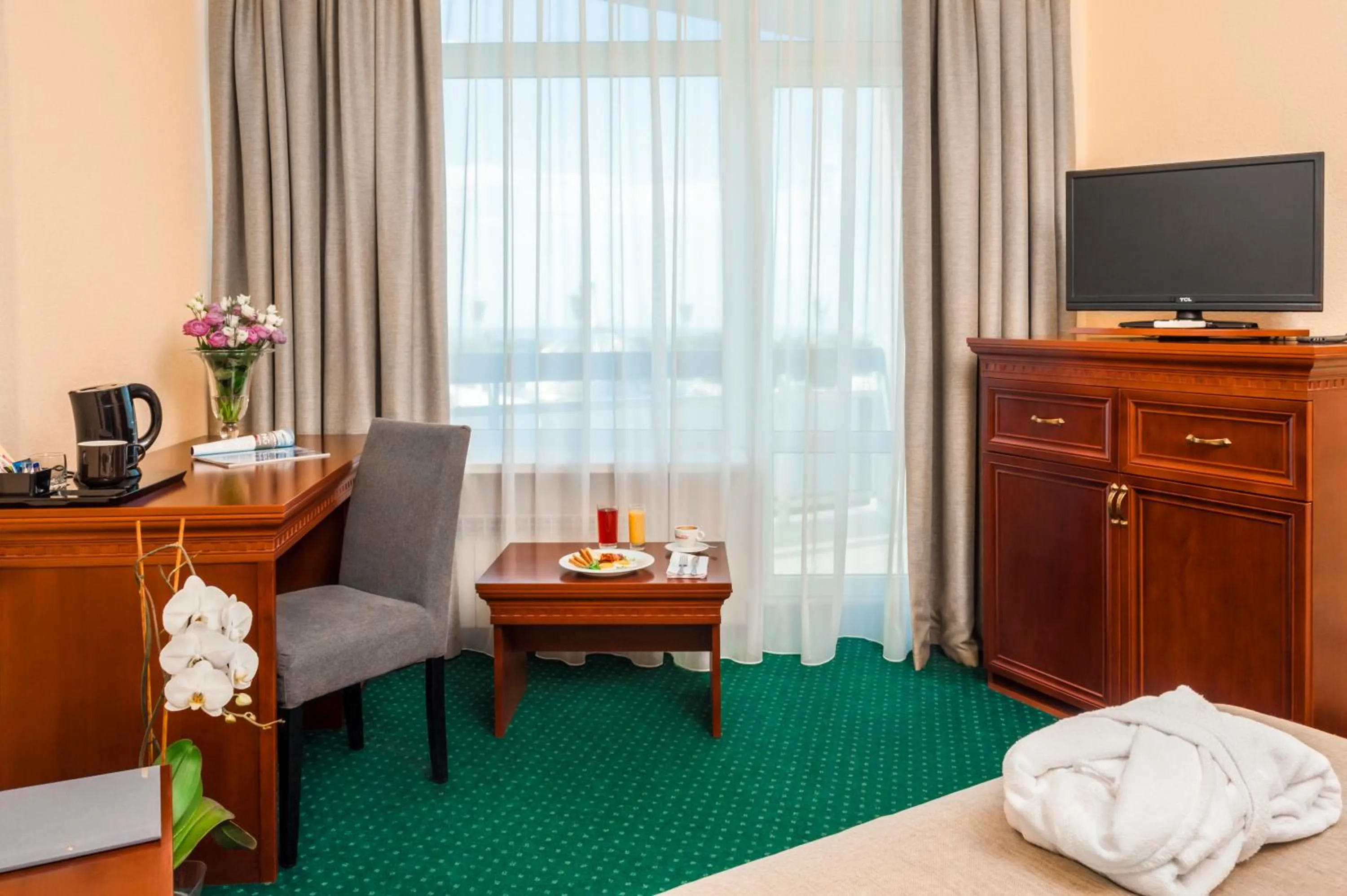 Photo of the whole room, Bed in Hotel Kyiv