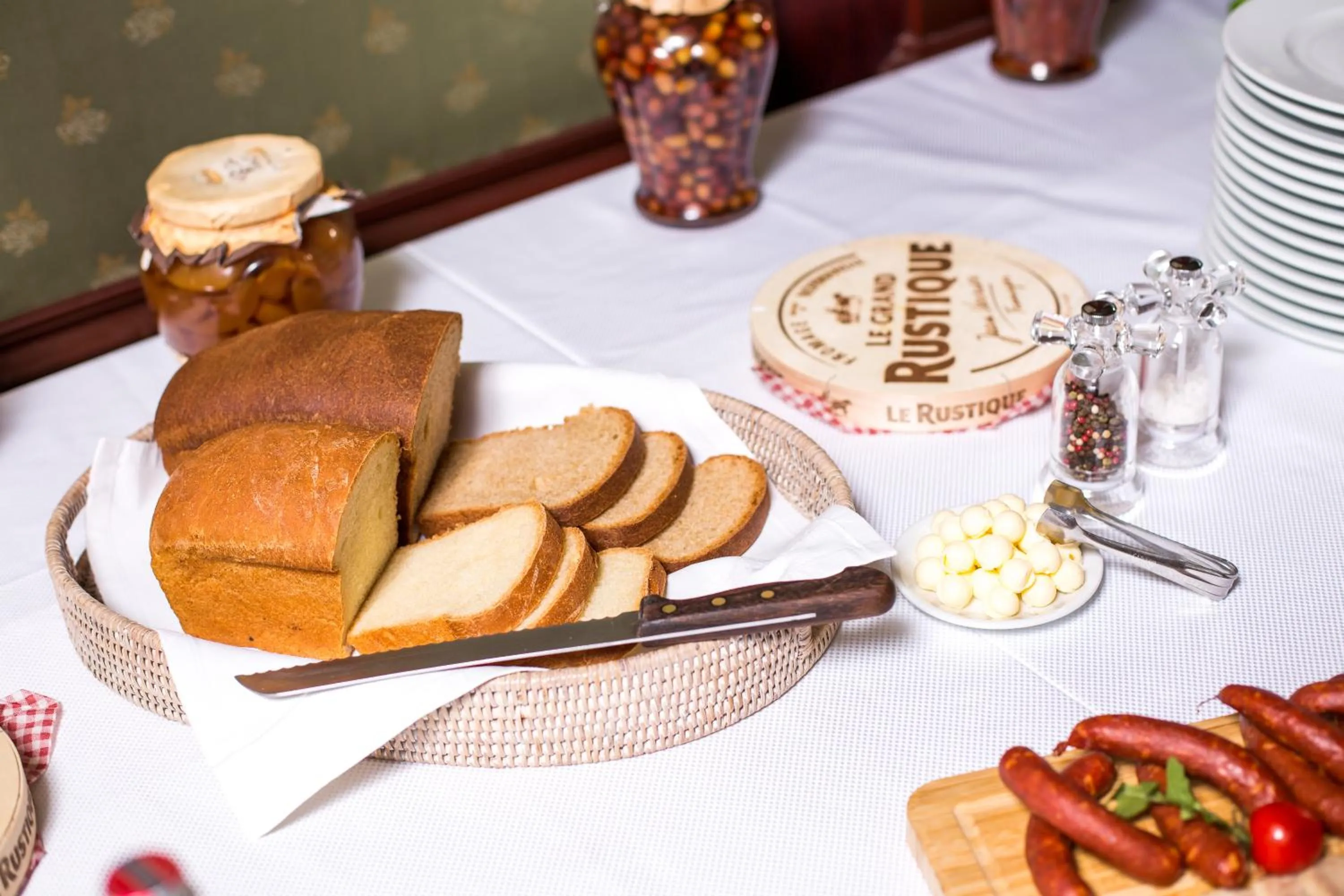 Restaurant/places to eat in Hotel Kyiv